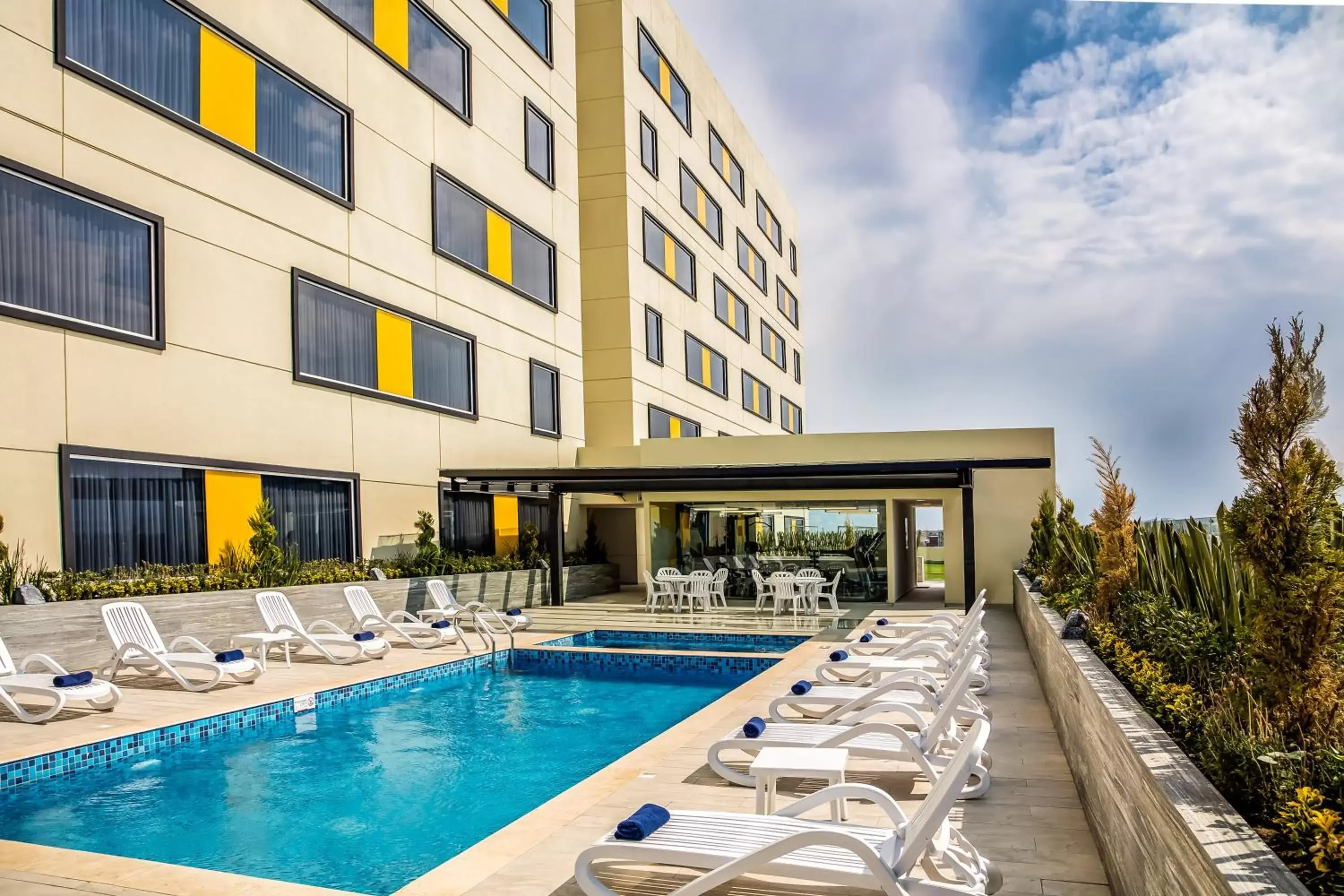 Swimming Pool in Fiesta Inn Pachuca Gran Patio