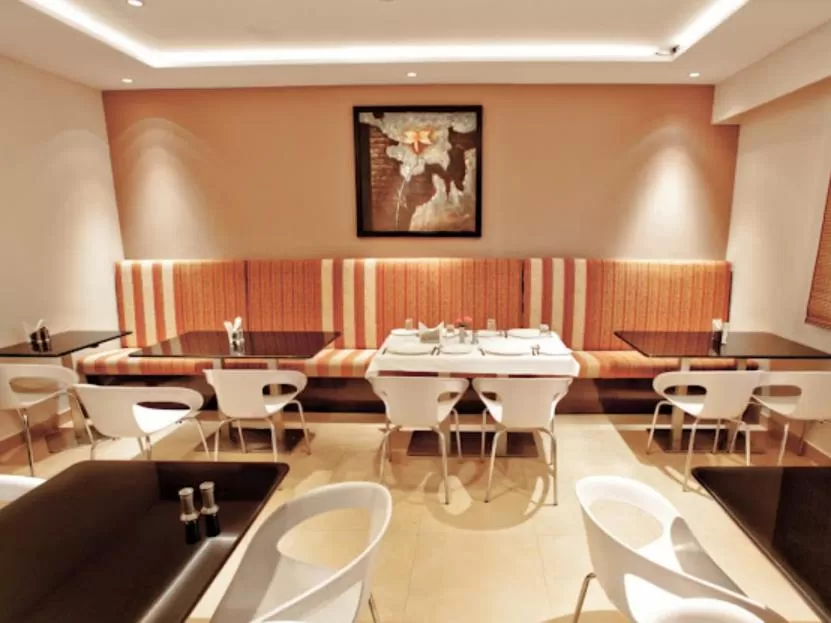 Restaurant/places to eat in Mallige Residency