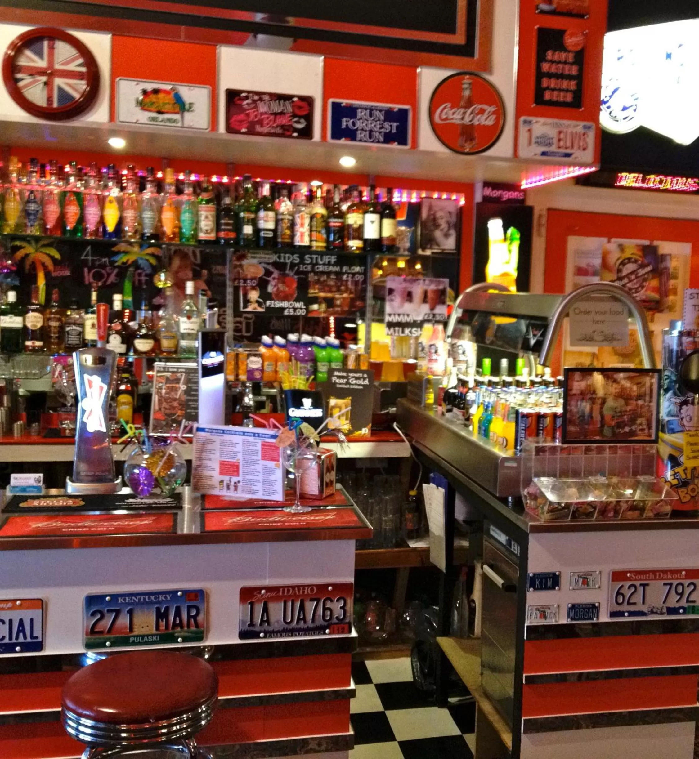 Lounge or bar in Charlton Aparthotel