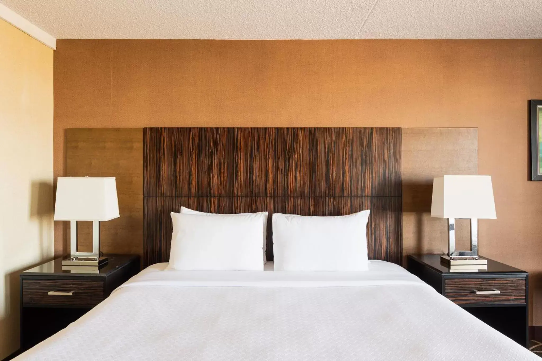 Photo of the whole room, Bed in Crowne Plaza Newark Airport, an IHG Hotel