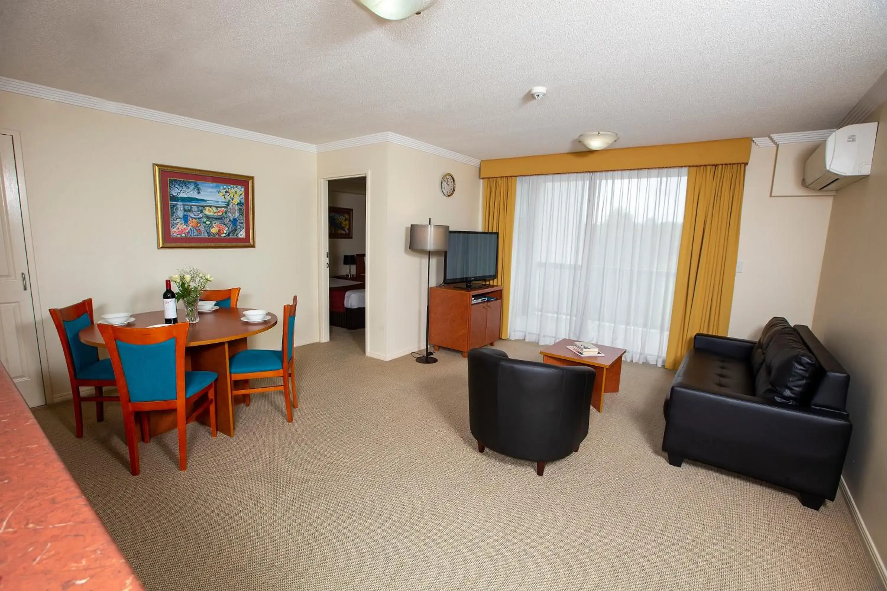 Dining area, Seating Area in Springwood Tower Apartment Hotel