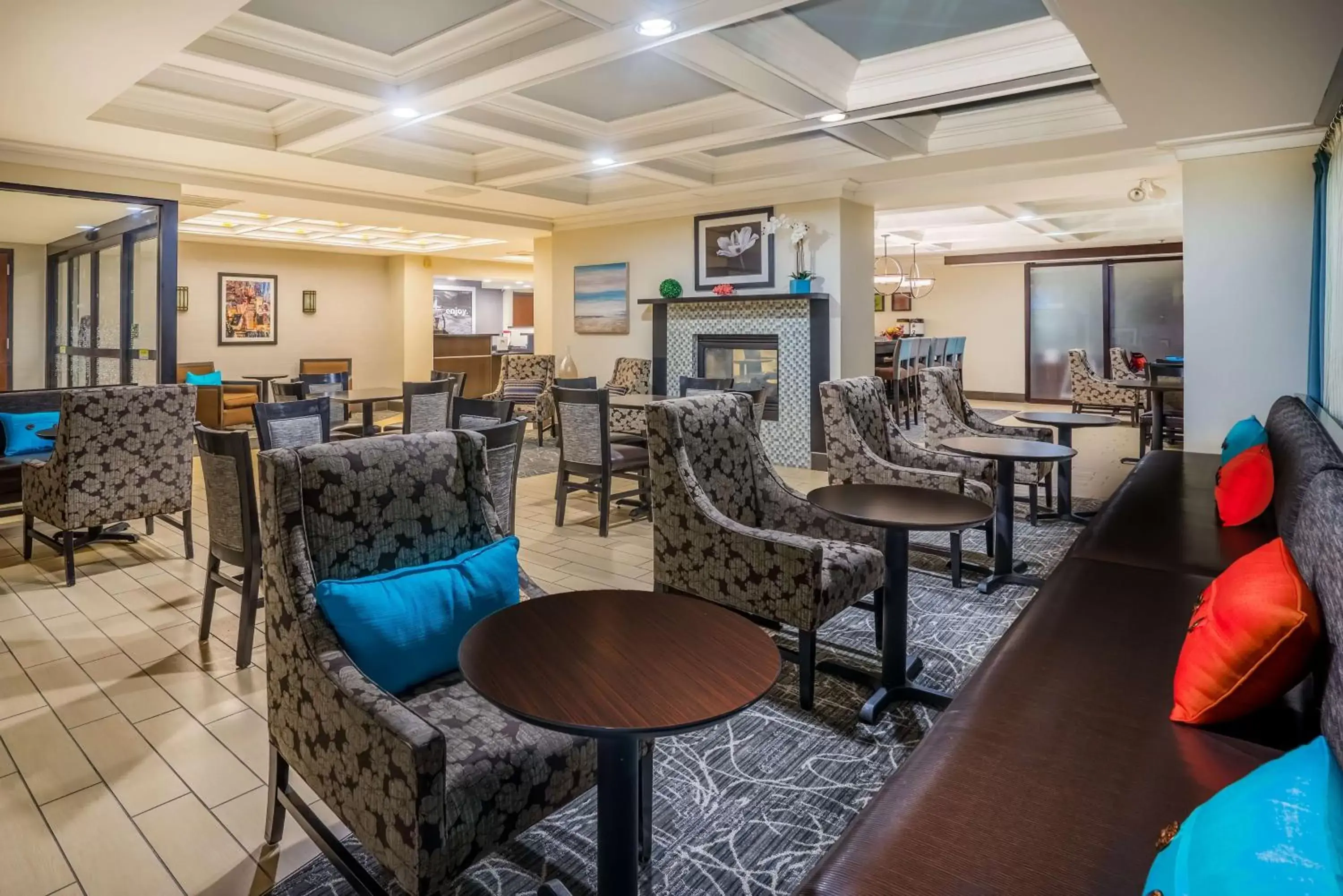 Lobby or reception, Lounge/Bar in Hampton Inn Plymouth Meeting
