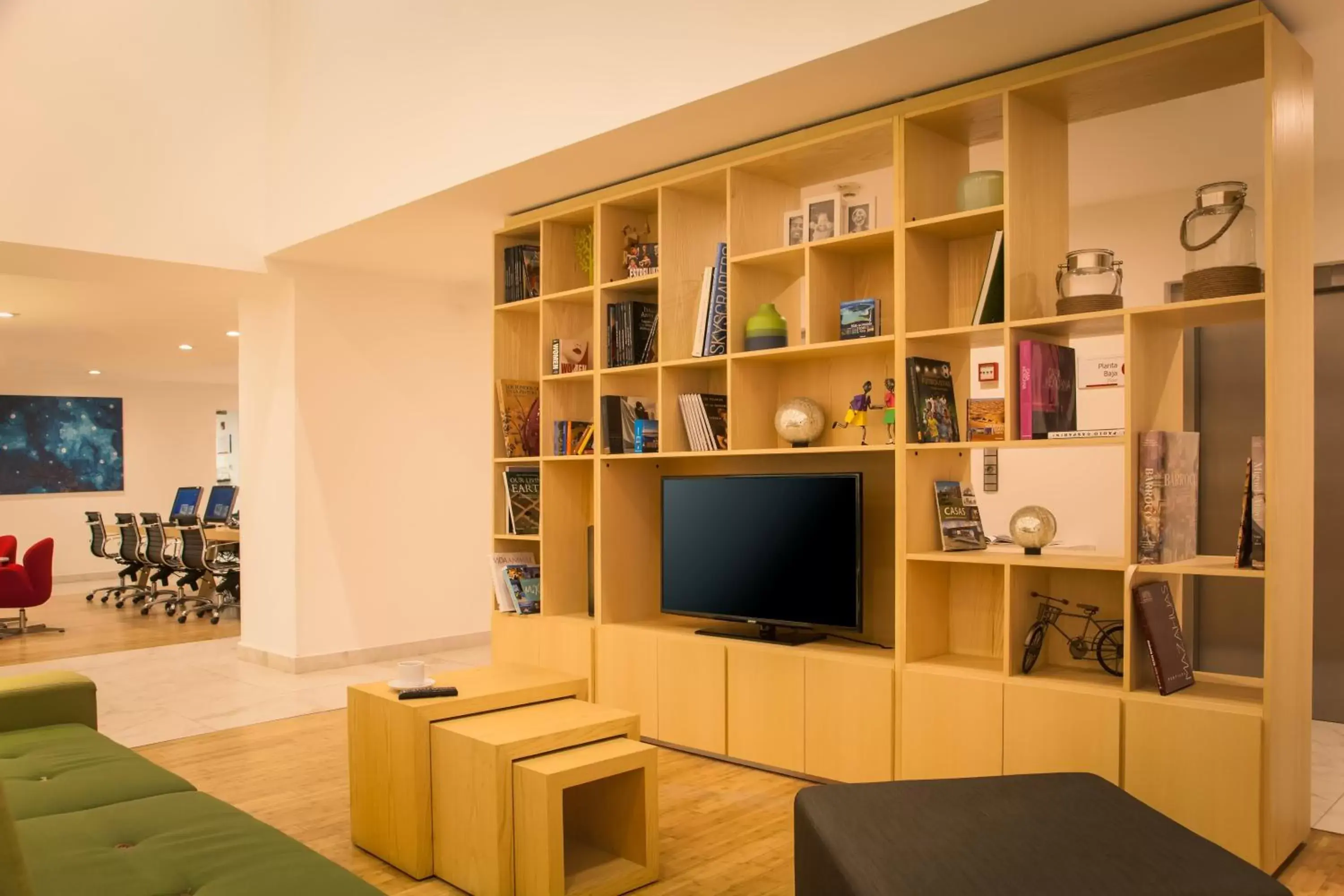 Lobby or reception, TV/Entertainment Center in Fiesta Inn Culiacan