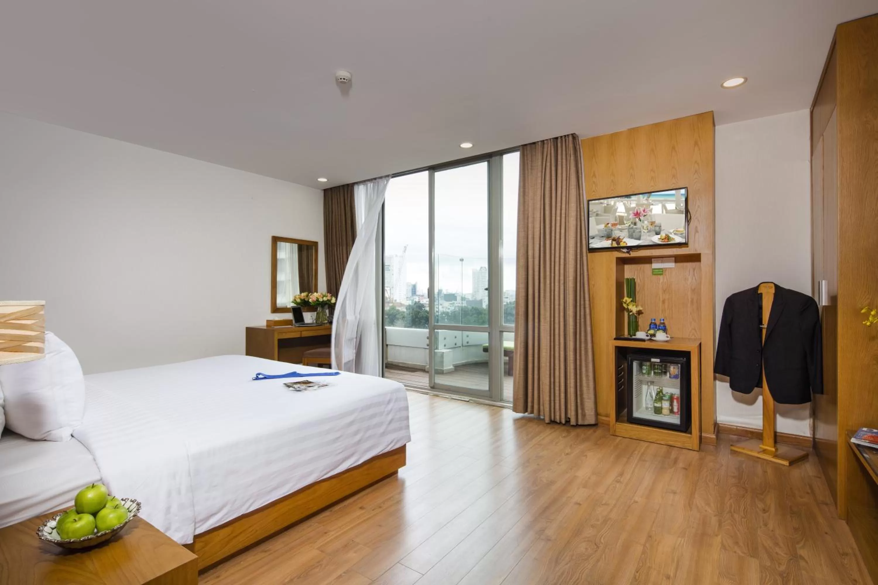 Balcony/Terrace, Bed in Paradise Saigon Boutique Hotel & Spa