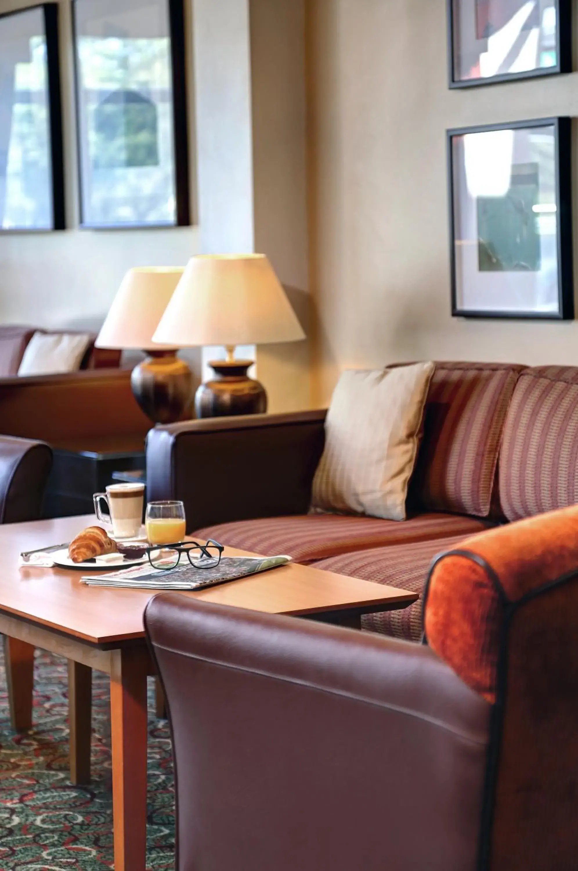 Lounge or bar, Seating Area in Best Western Plus Milford Hotel