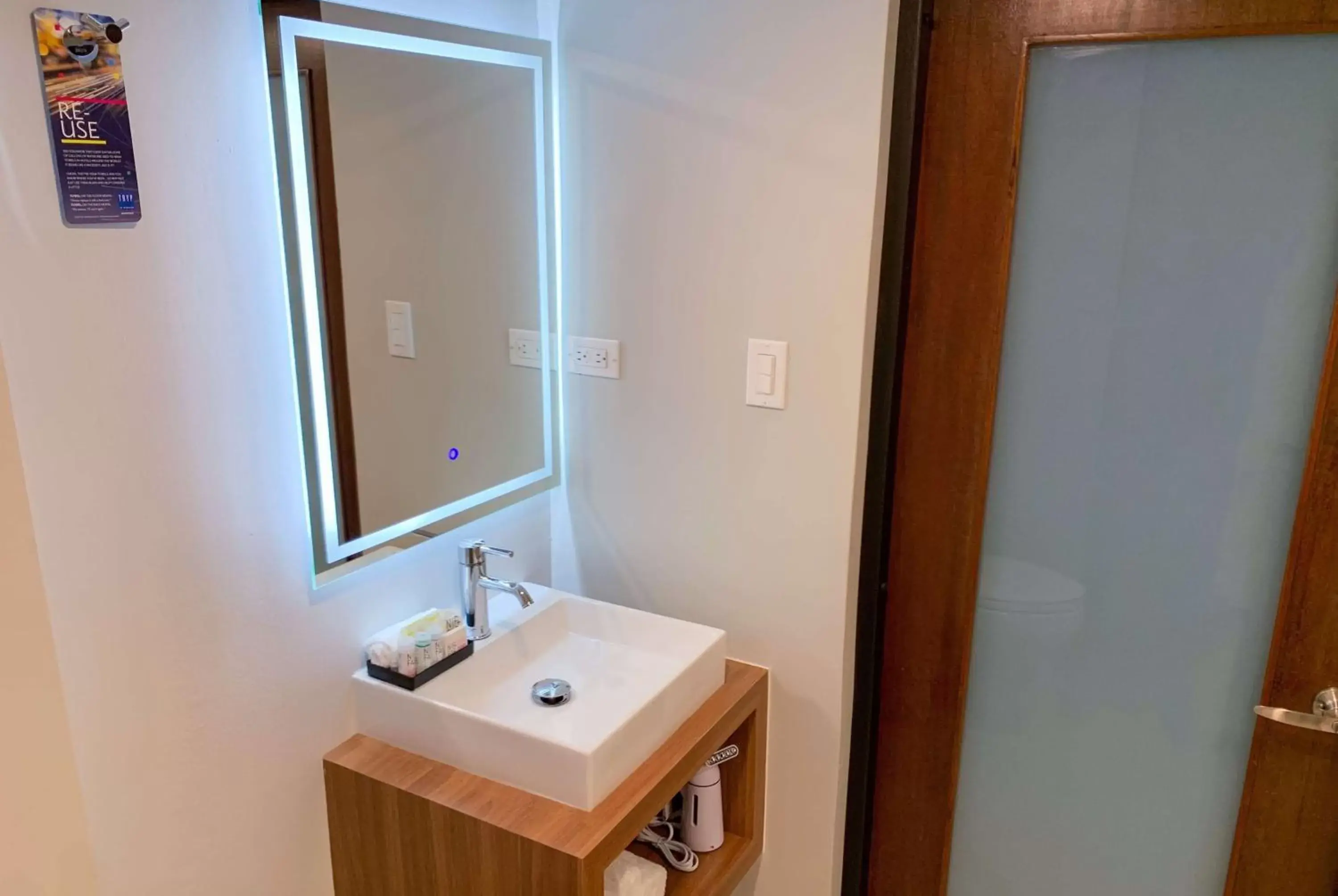 TV and multimedia, Bathroom in TRYP by Wyndham Mayaguez TV and multimedia, Bathroom in TRYP by Wyndham Mayaguez