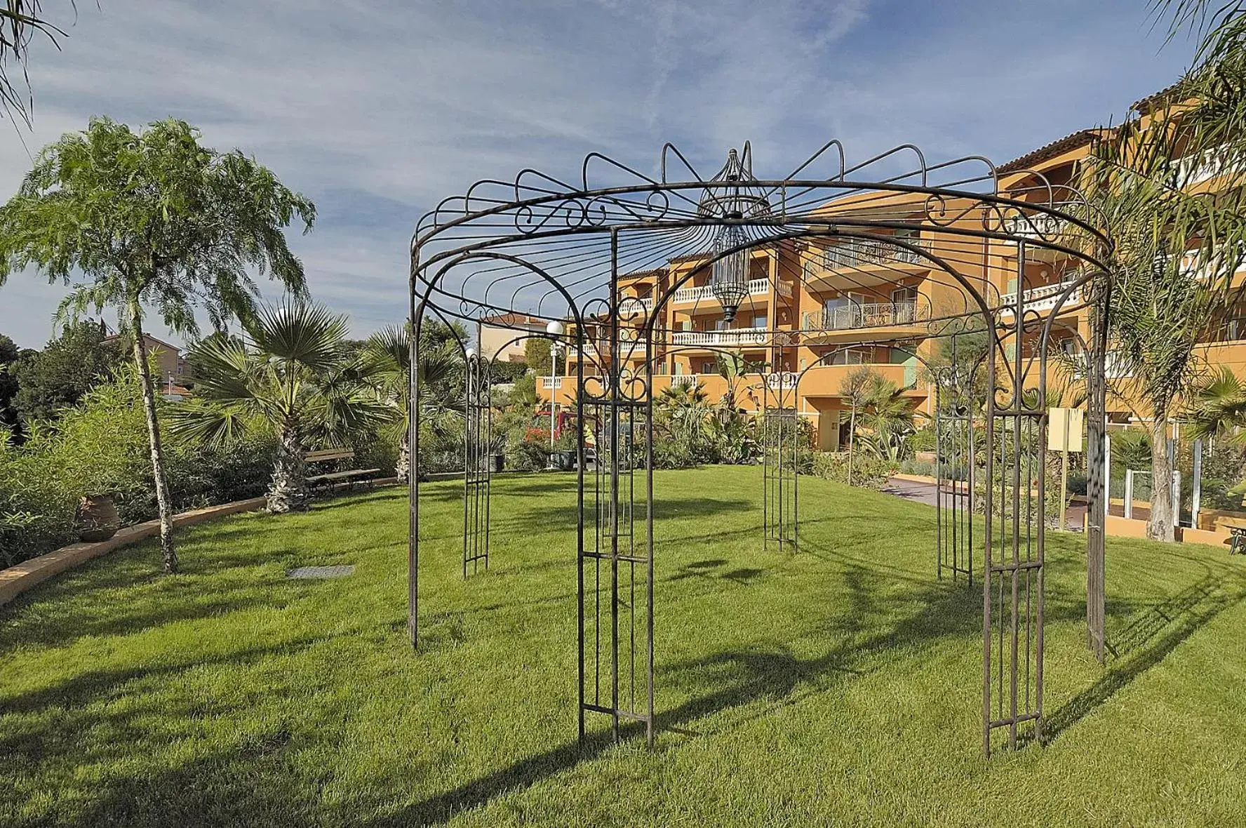 Garden in Appart Hotel Lou Castelet