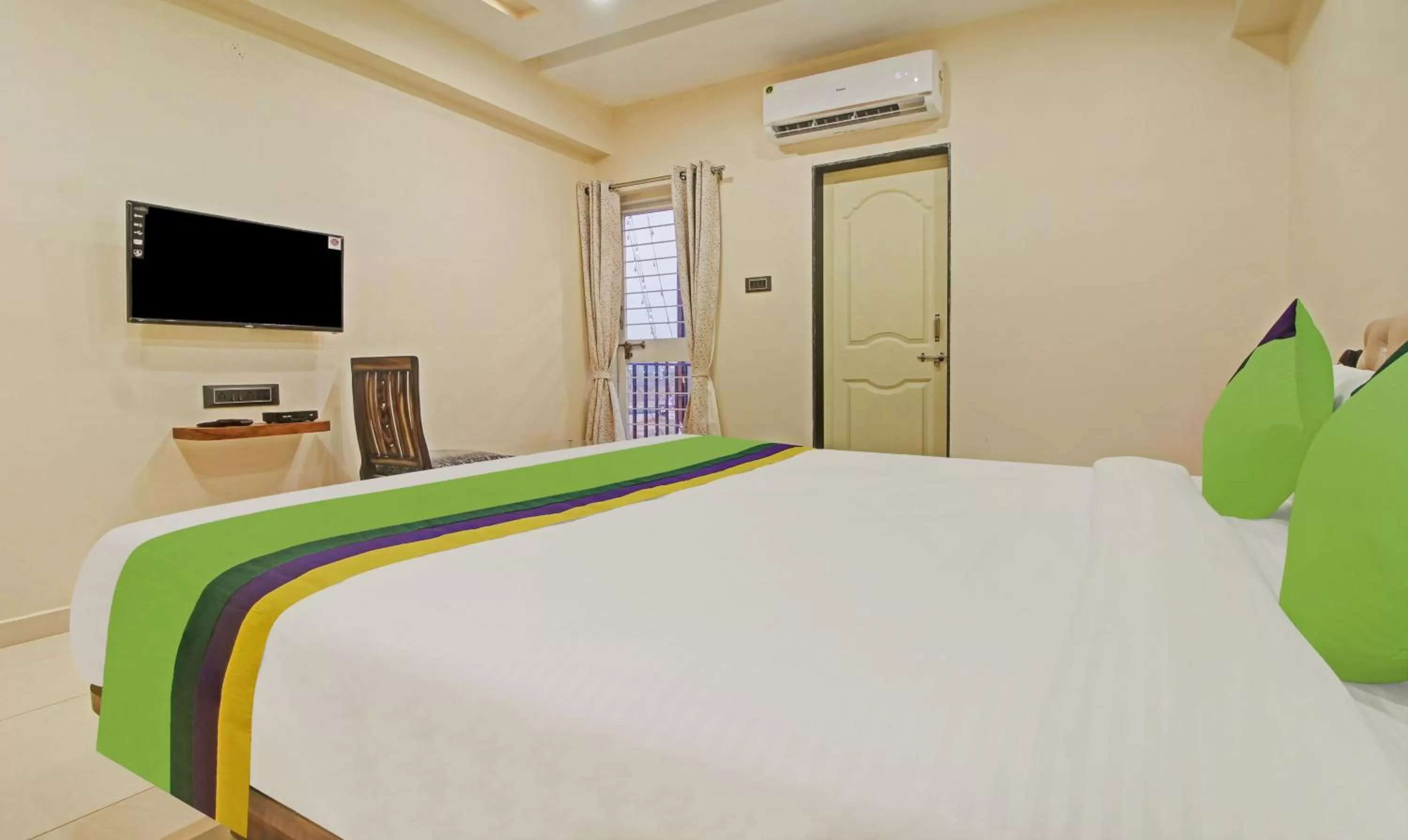 Bedroom, Bed in Treebo Royal Imperio, Hinjewadi