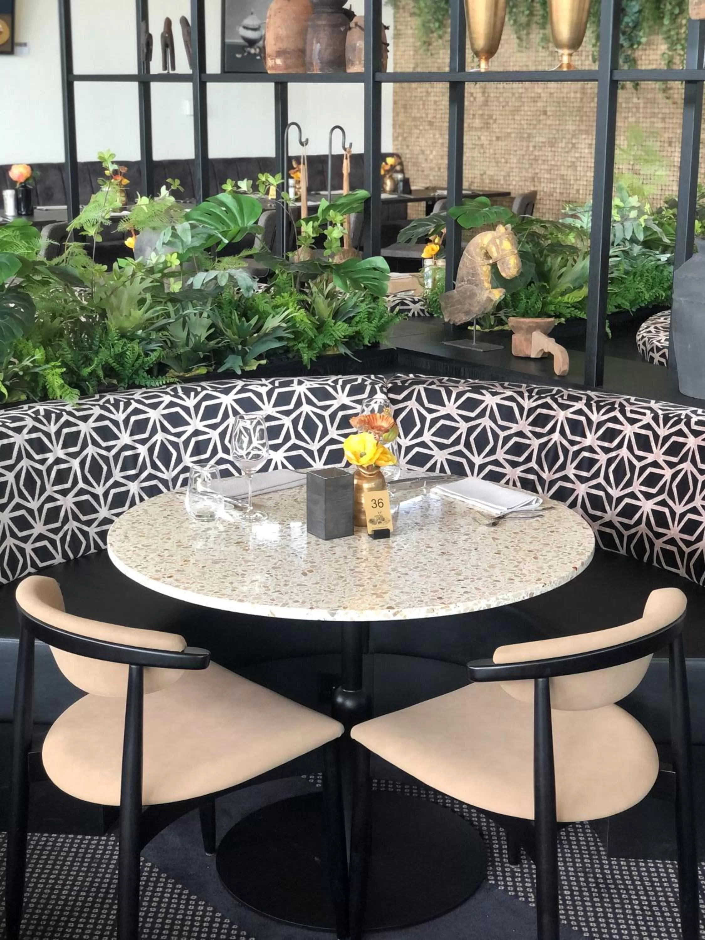 Restaurant/places to eat in Van der Valk Hotel ARA Zwijndrecht