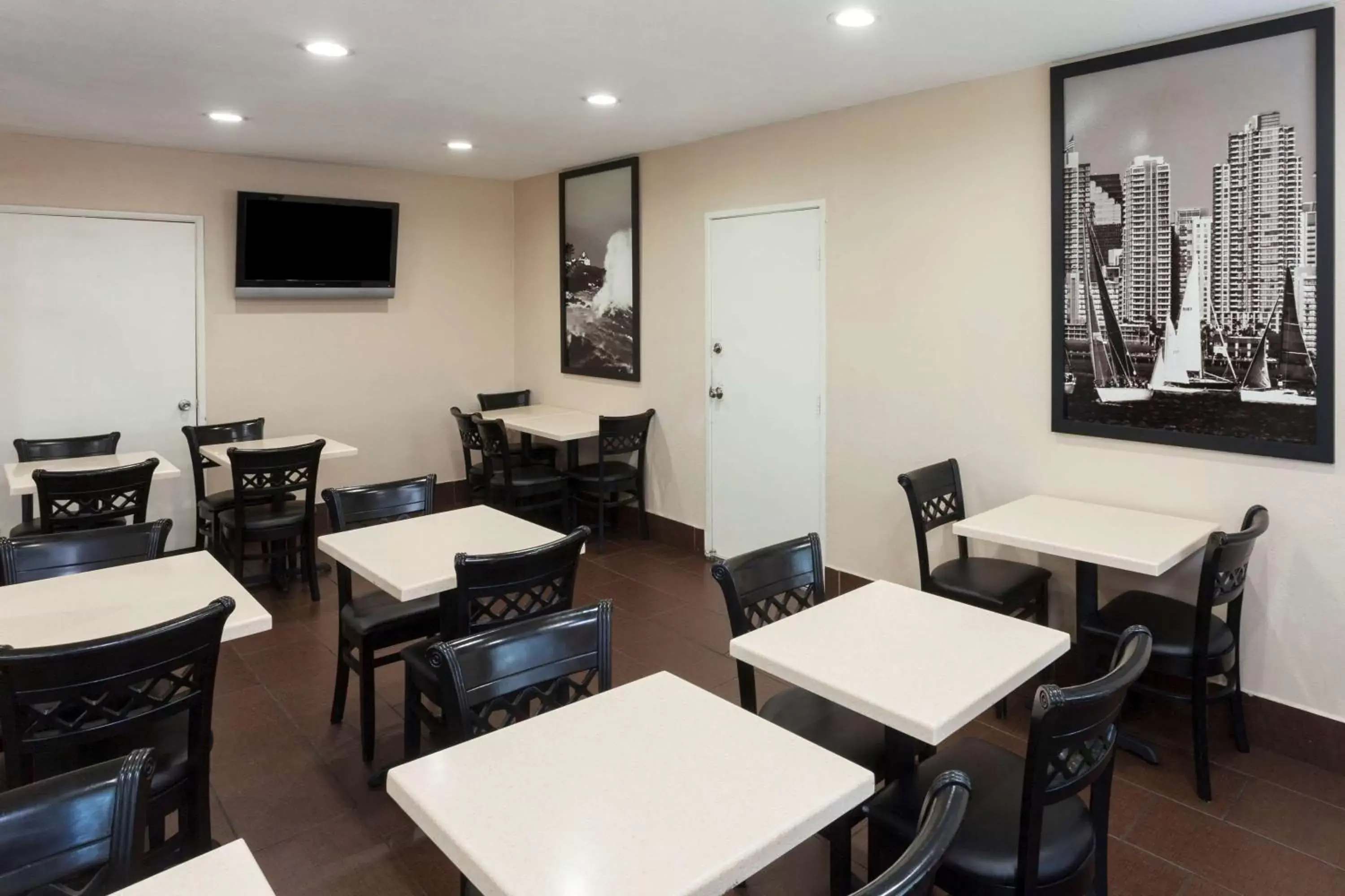 Restaurant/places to eat in Super 8 by Wyndham San Diego Hotel Circle Restaurant/places to eat in Super 8 by Wyndham San Diego Hotel Circle