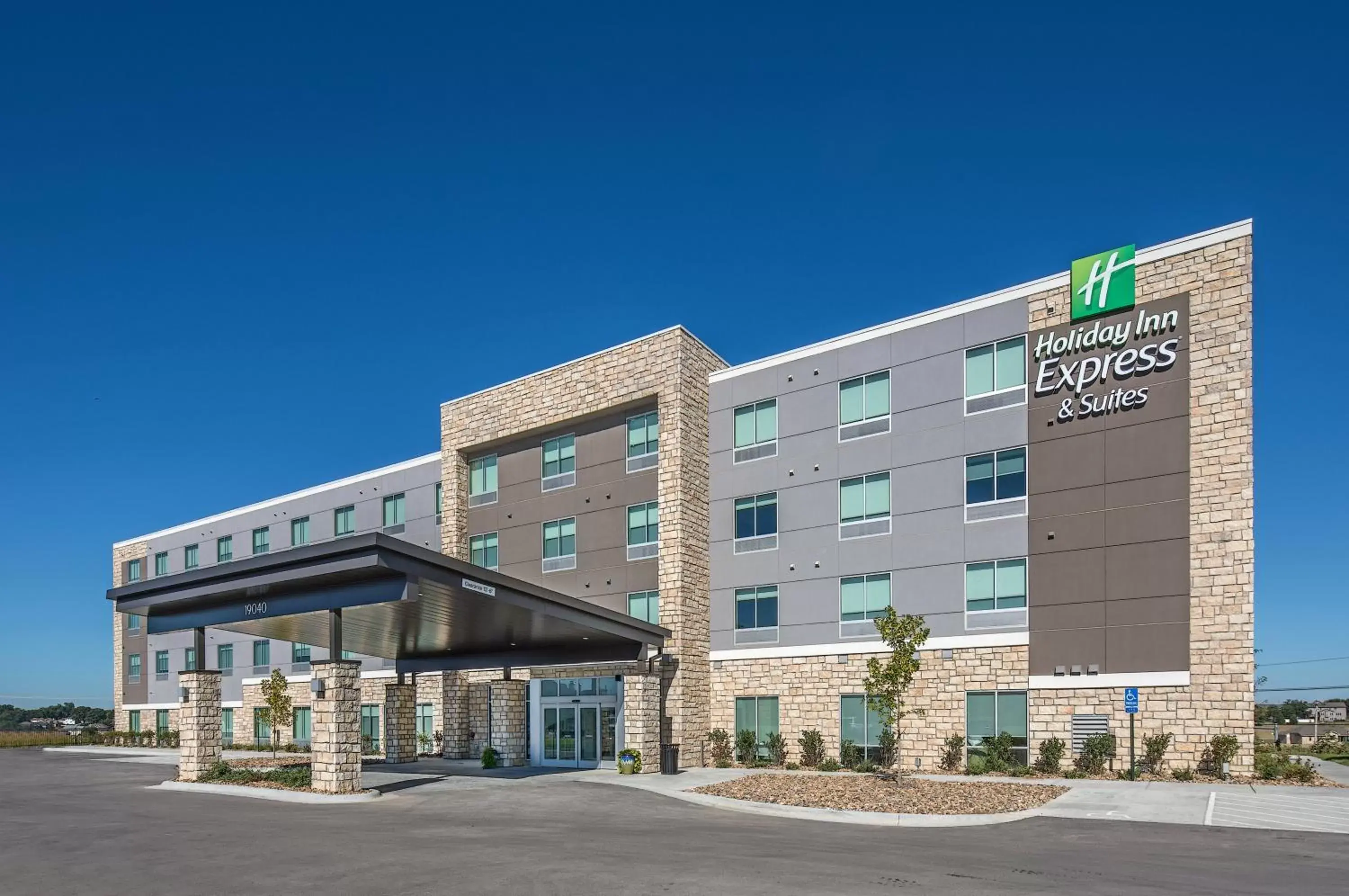 Property building in Holiday Inn Express & Suites - West Omaha - Elkhorn, an IHG Hotel