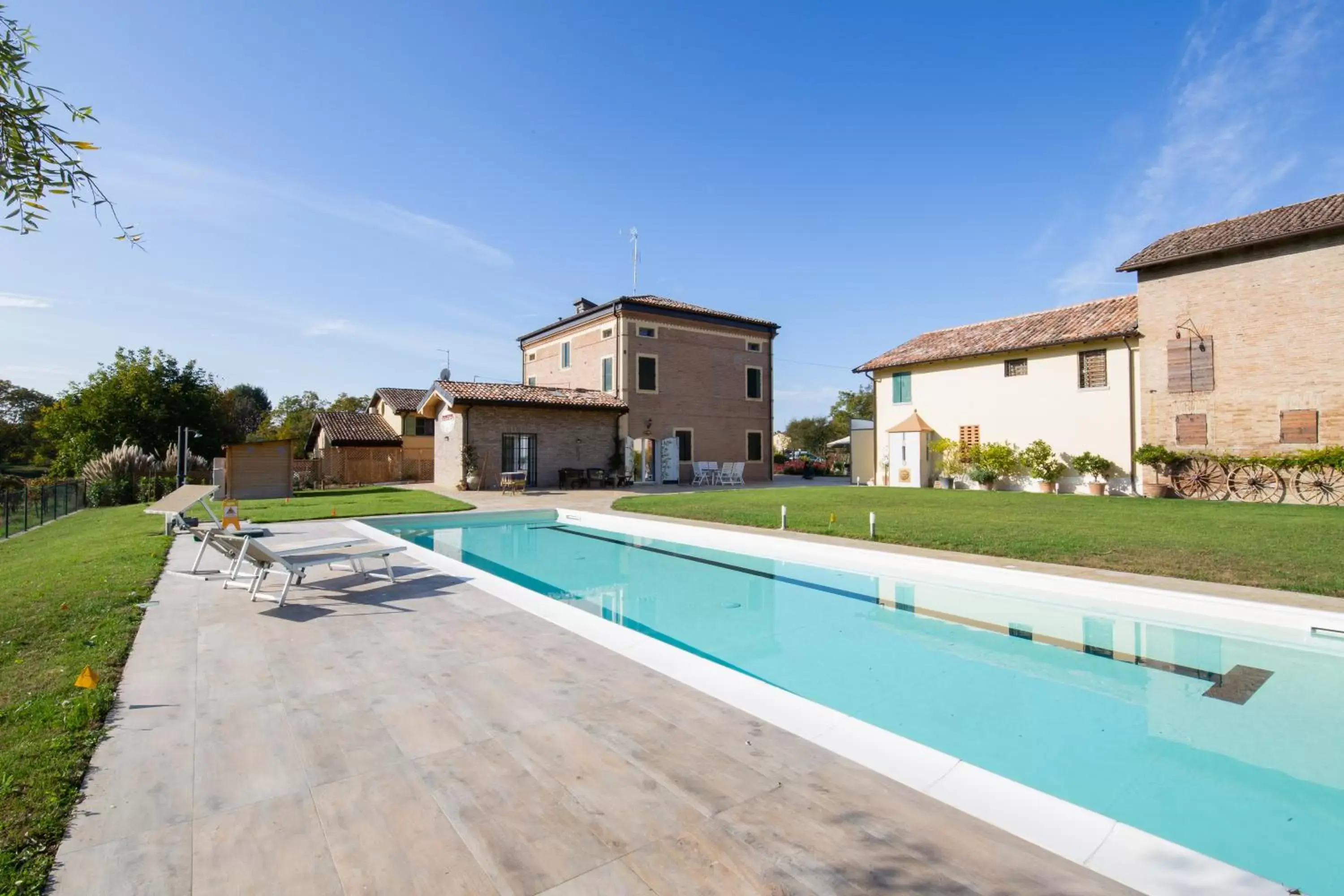 Balcony/Terrace, Swimming Pool in La Casa di Valeria - Modena