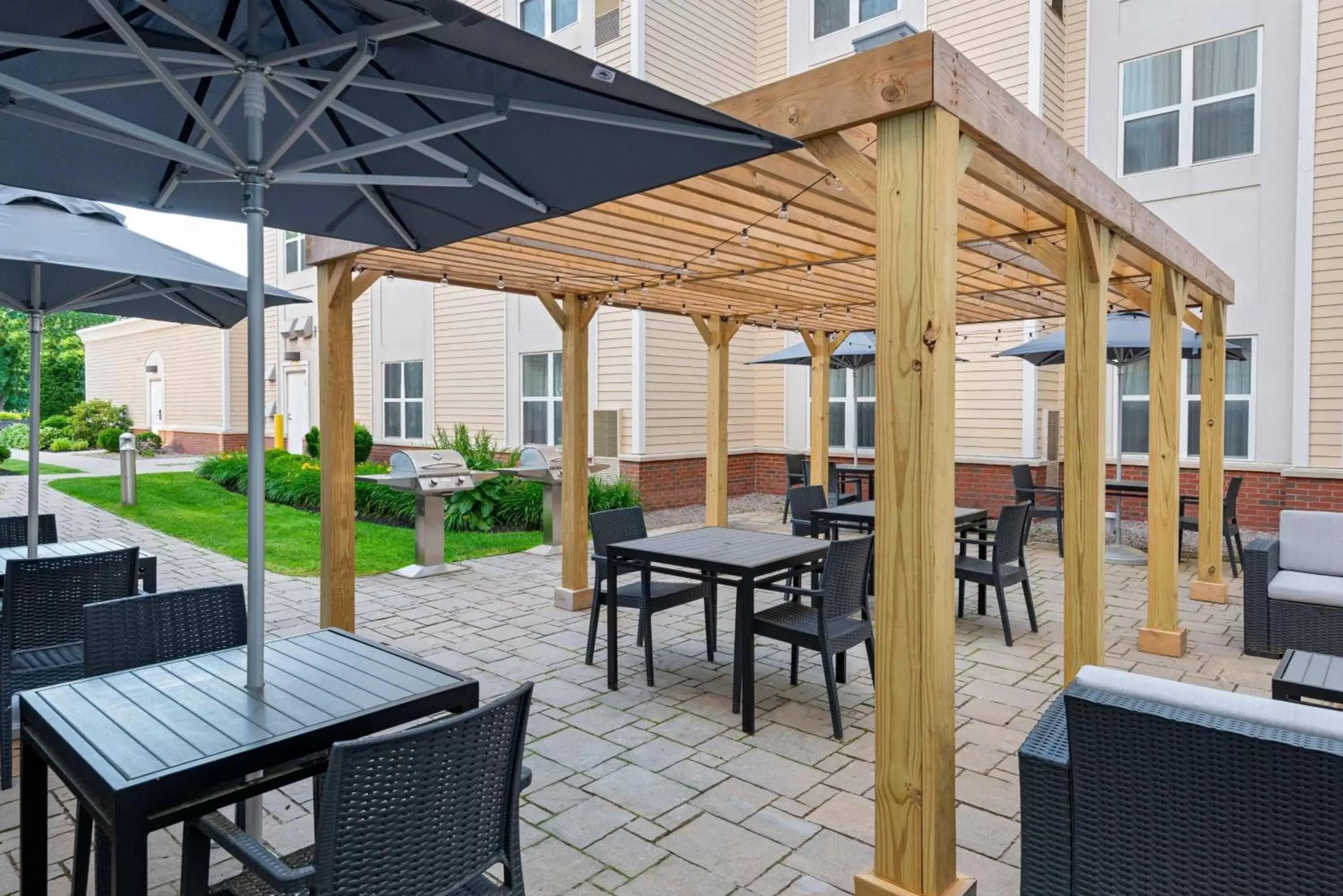 Patio, Restaurant/Places to Eat in Homewood Suites by Hilton Boston/Canton, MA