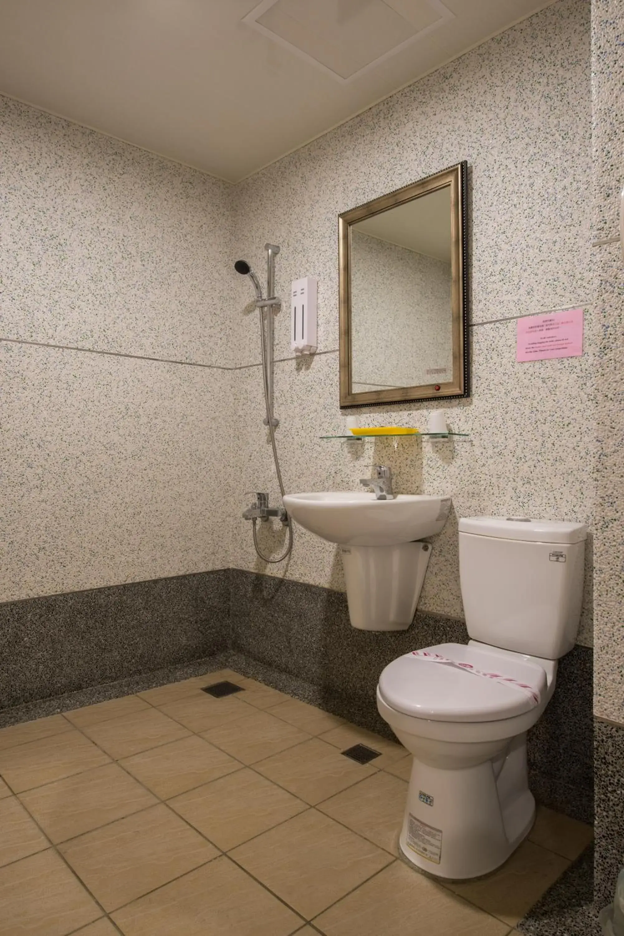 Bathroom in Lotus Yuan Business Hotel