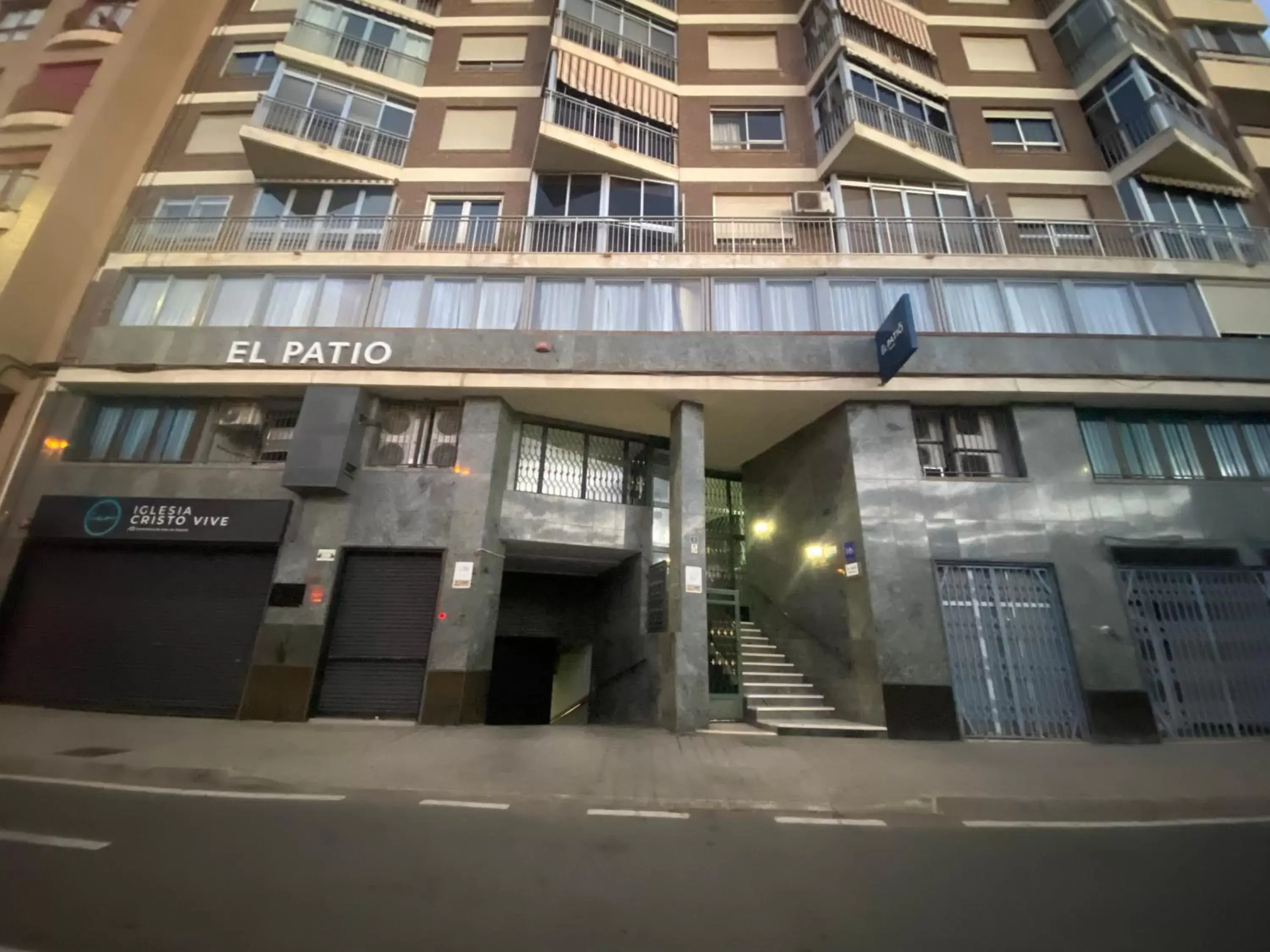 Facade/entrance, Property Building in El Patio Hostal