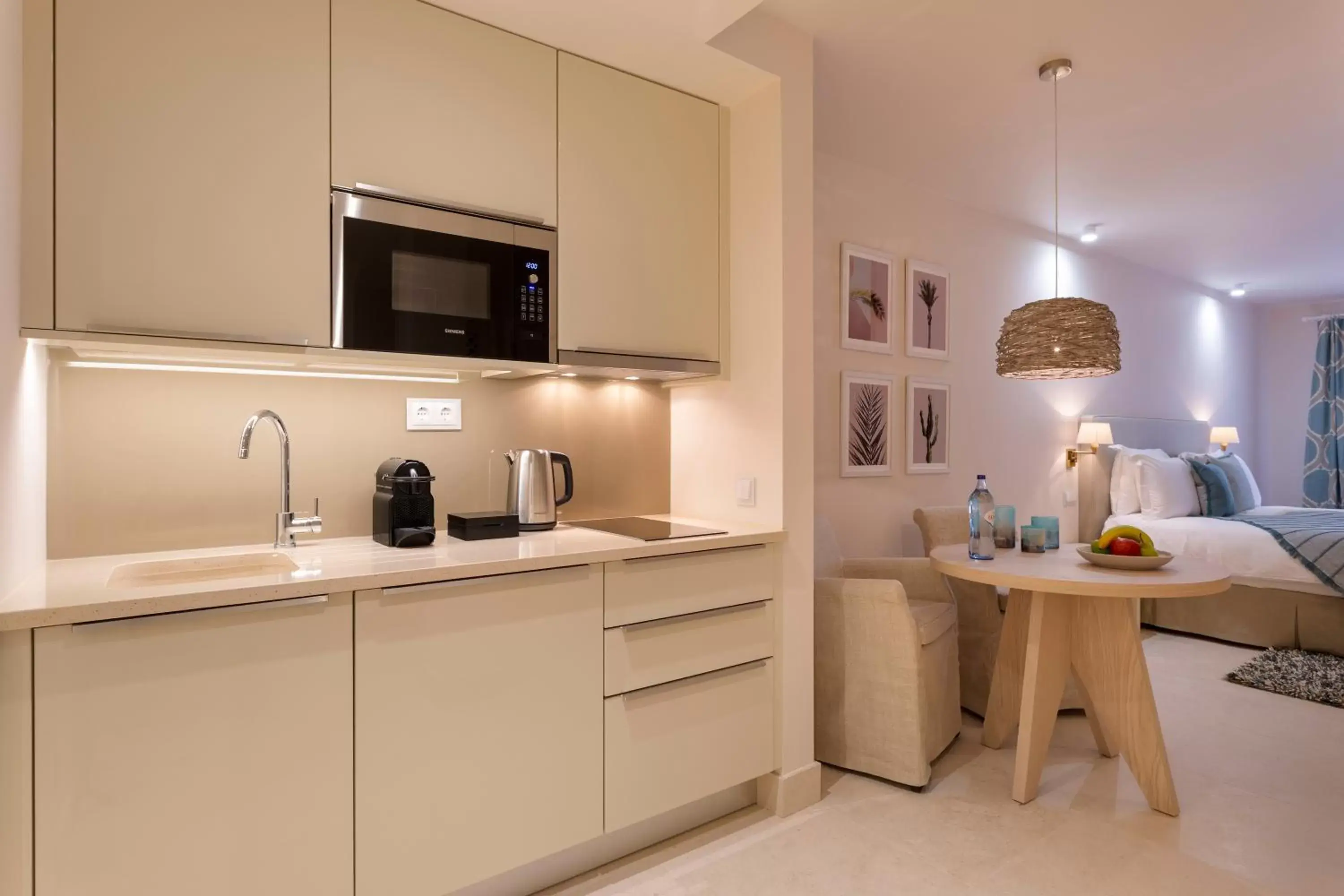 Kitchen or kitchenette, Bathroom in Vila Vita Parc Resort & Spa