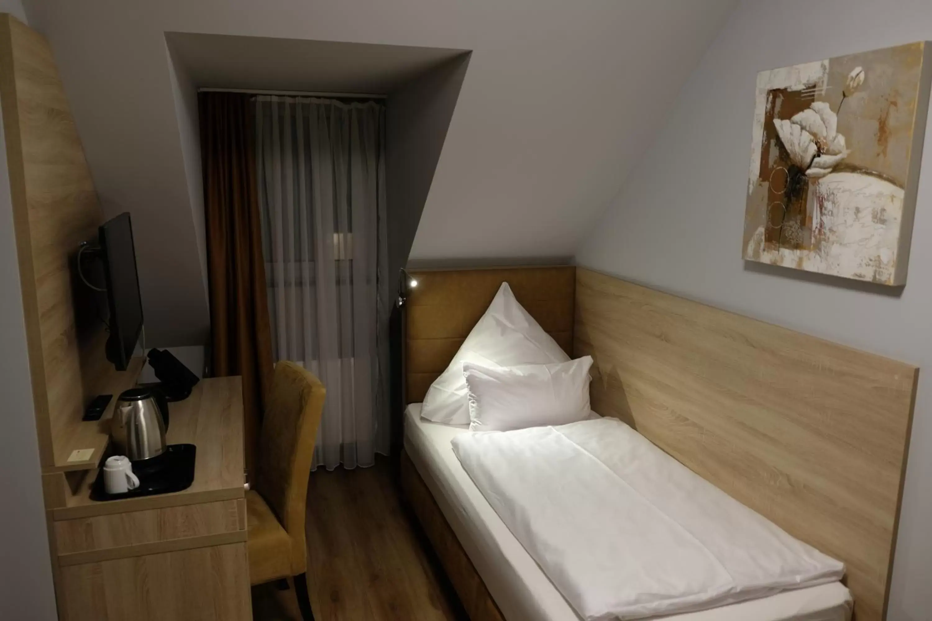 Photo of the whole room, Bed in Minx – CityHotels