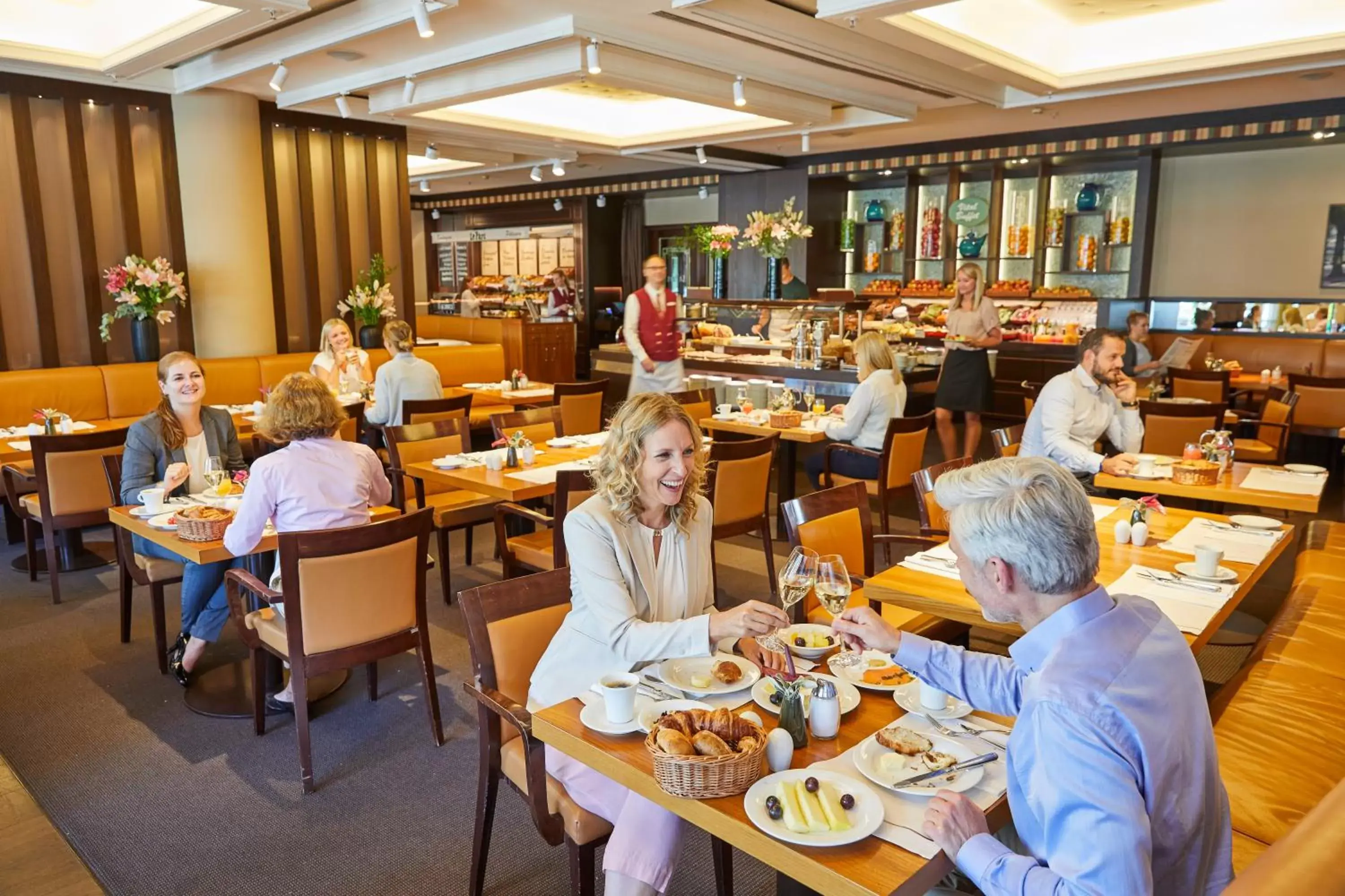 Restaurant/Places to Eat in GRAND ELYSEE Hamburg