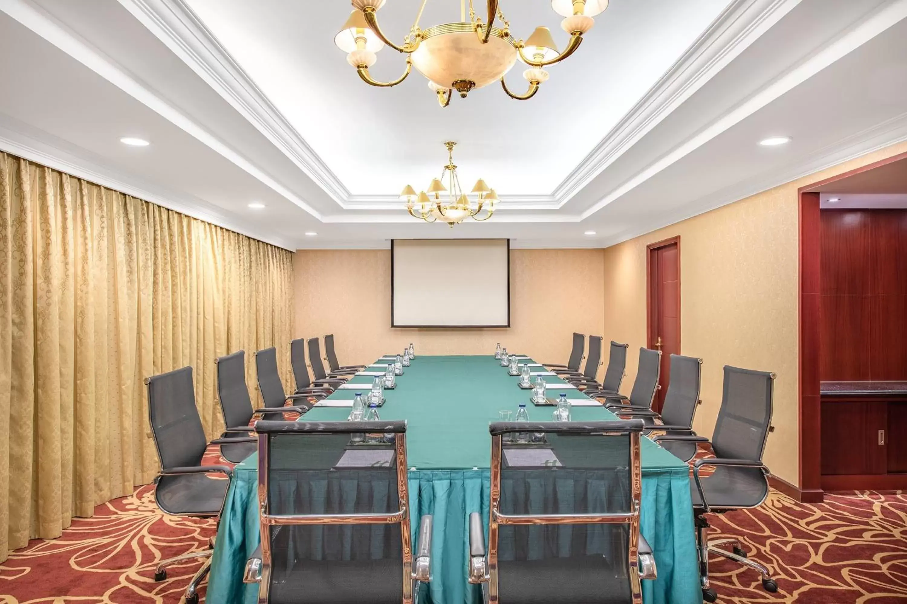 Meeting/conference room in Holiday Inn Beijing Chang An West, an IHG Hotel