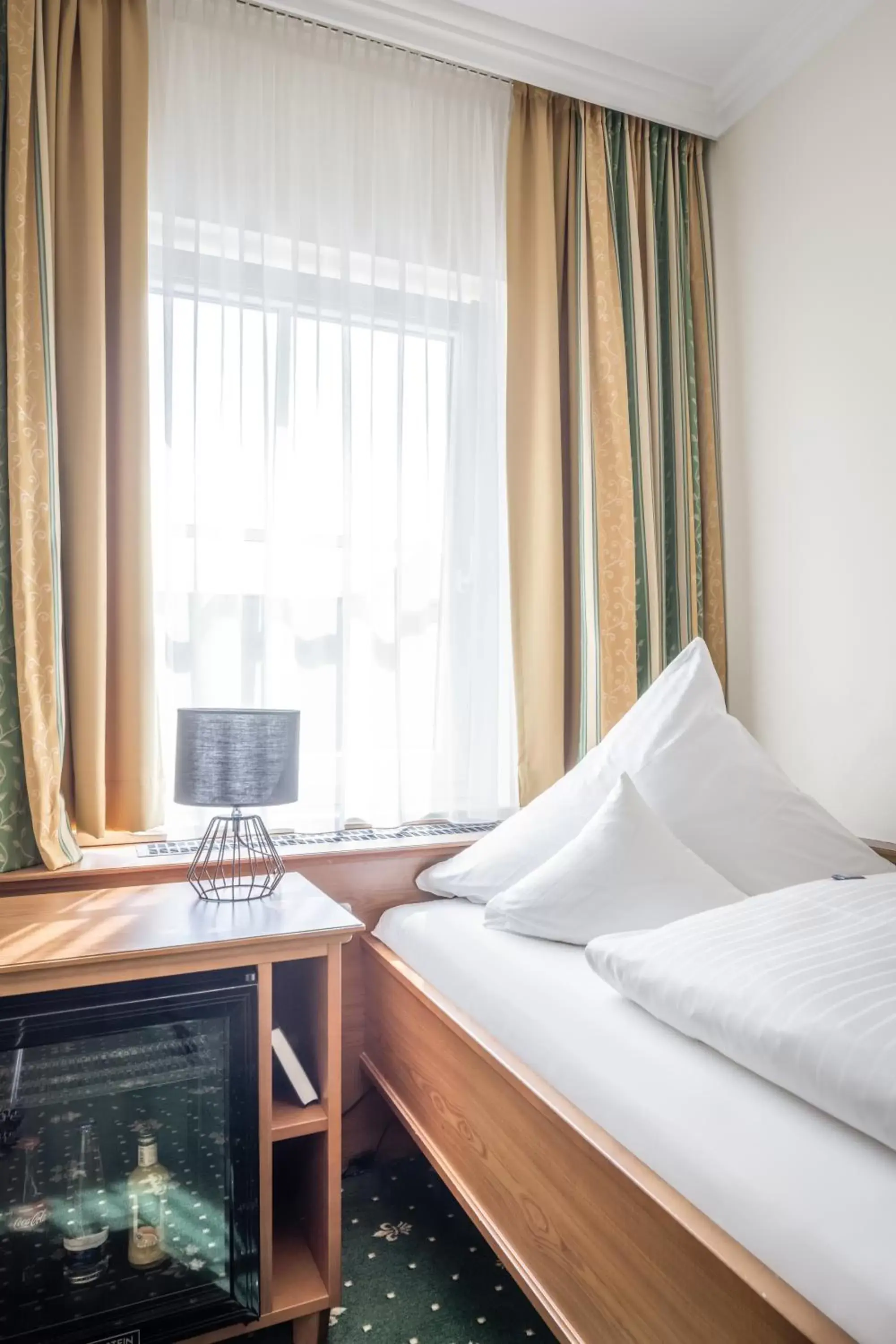 Photo of the whole room, Bed in Hotel-Gasthof Höttl