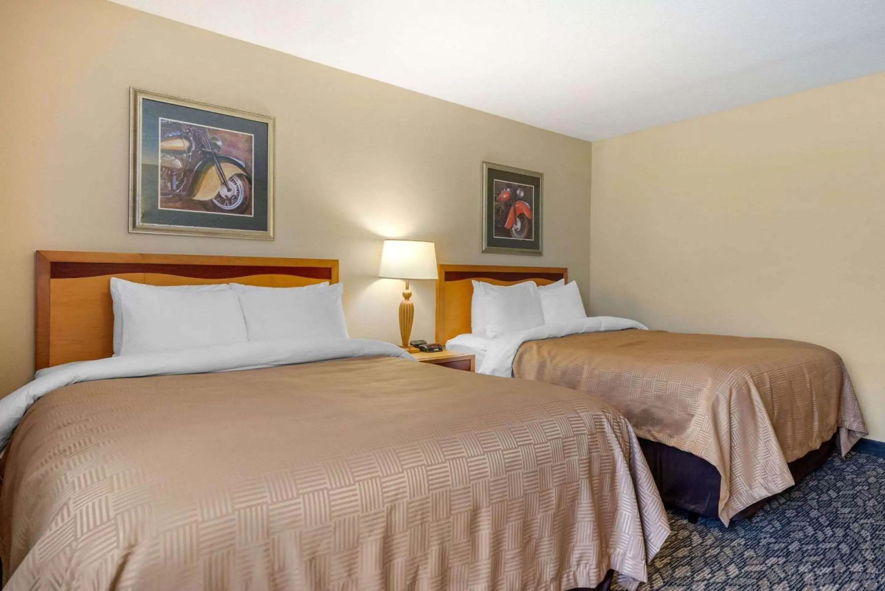 Photo of the whole room, Bed in Clarion Inn Ormond Beach at Destination Daytona