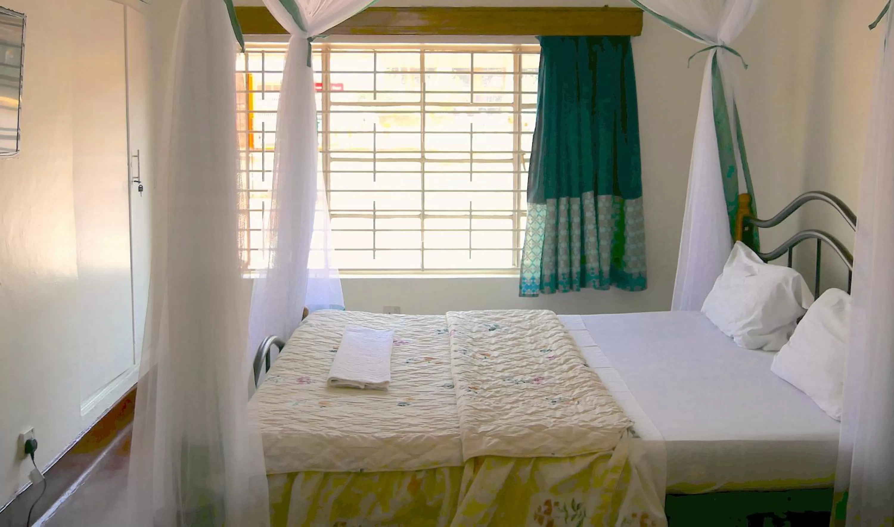 Bed in Hotel Acacia City