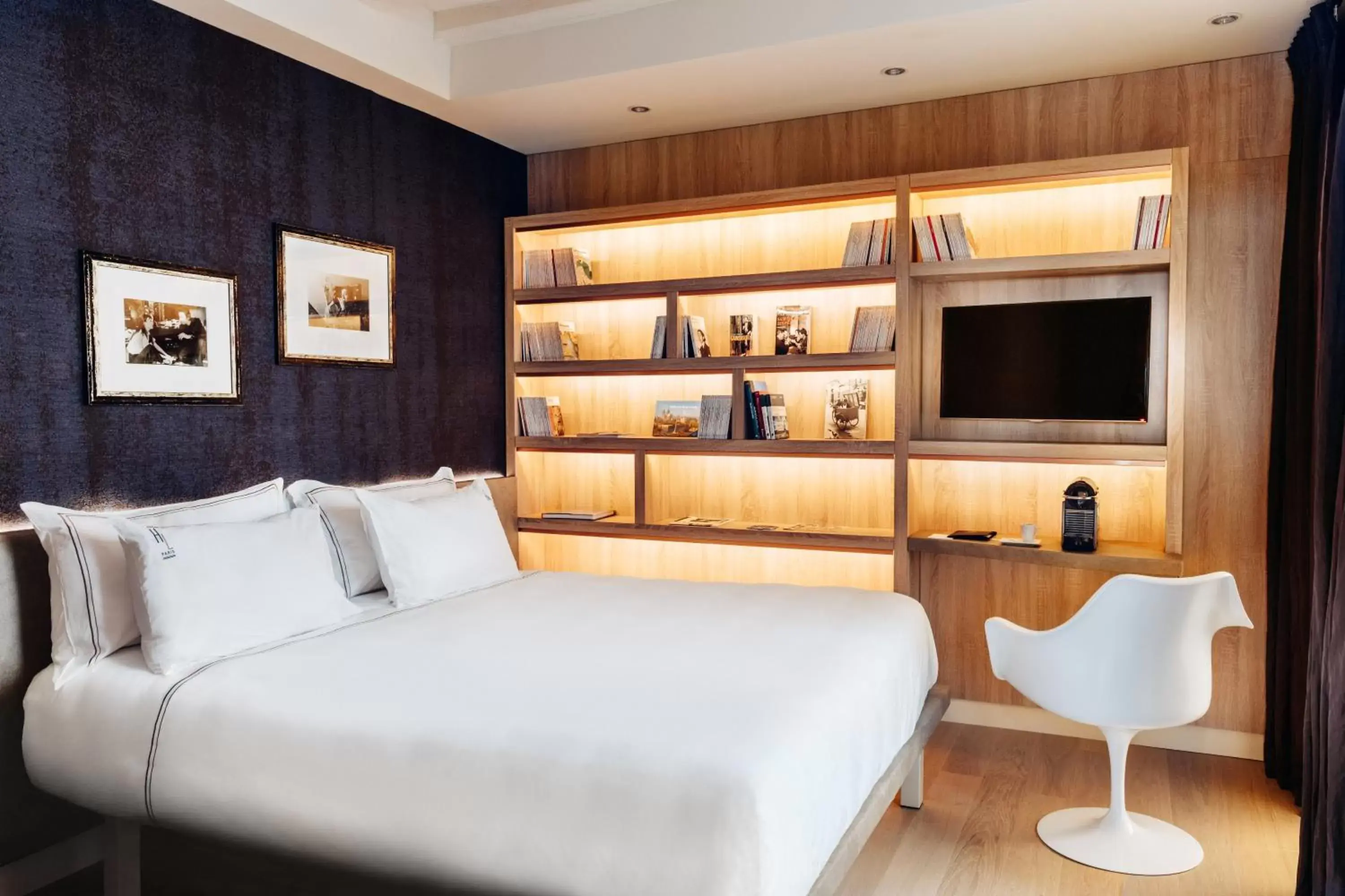 Bedroom, Bed in Hôtel de Lille - Saint-Germain des Près Bedroom, Bed in Hôtel de Lille - Saint-Germain des Près