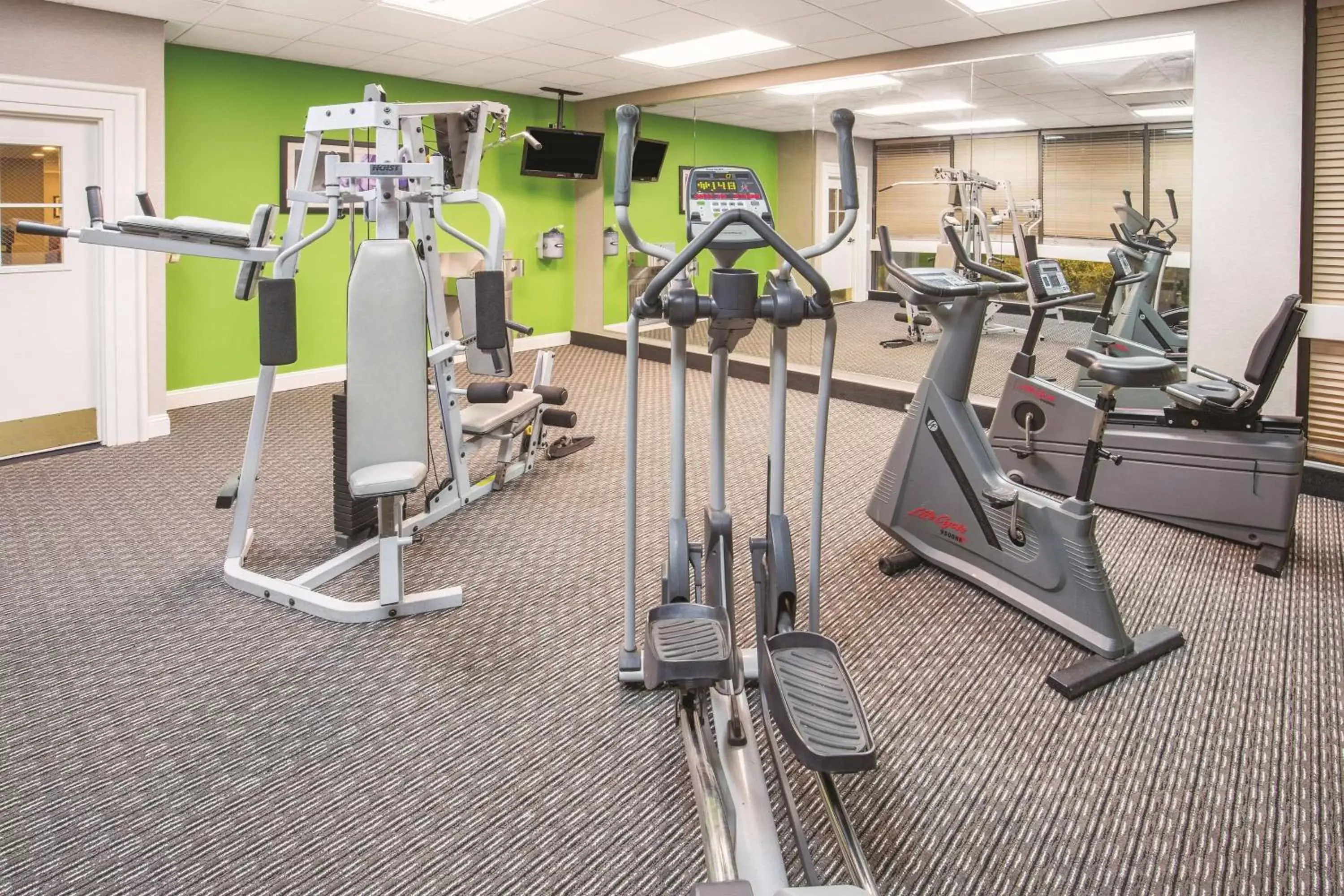 Fitness Center/Facilities in Howard Johnson by Wyndham Sacramento Downtown