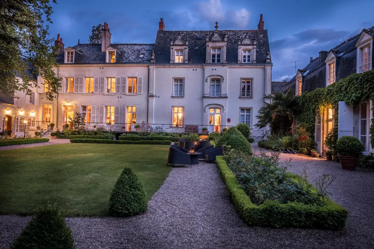 Facade/entrance, Property Building in Le Clos d'Amboise