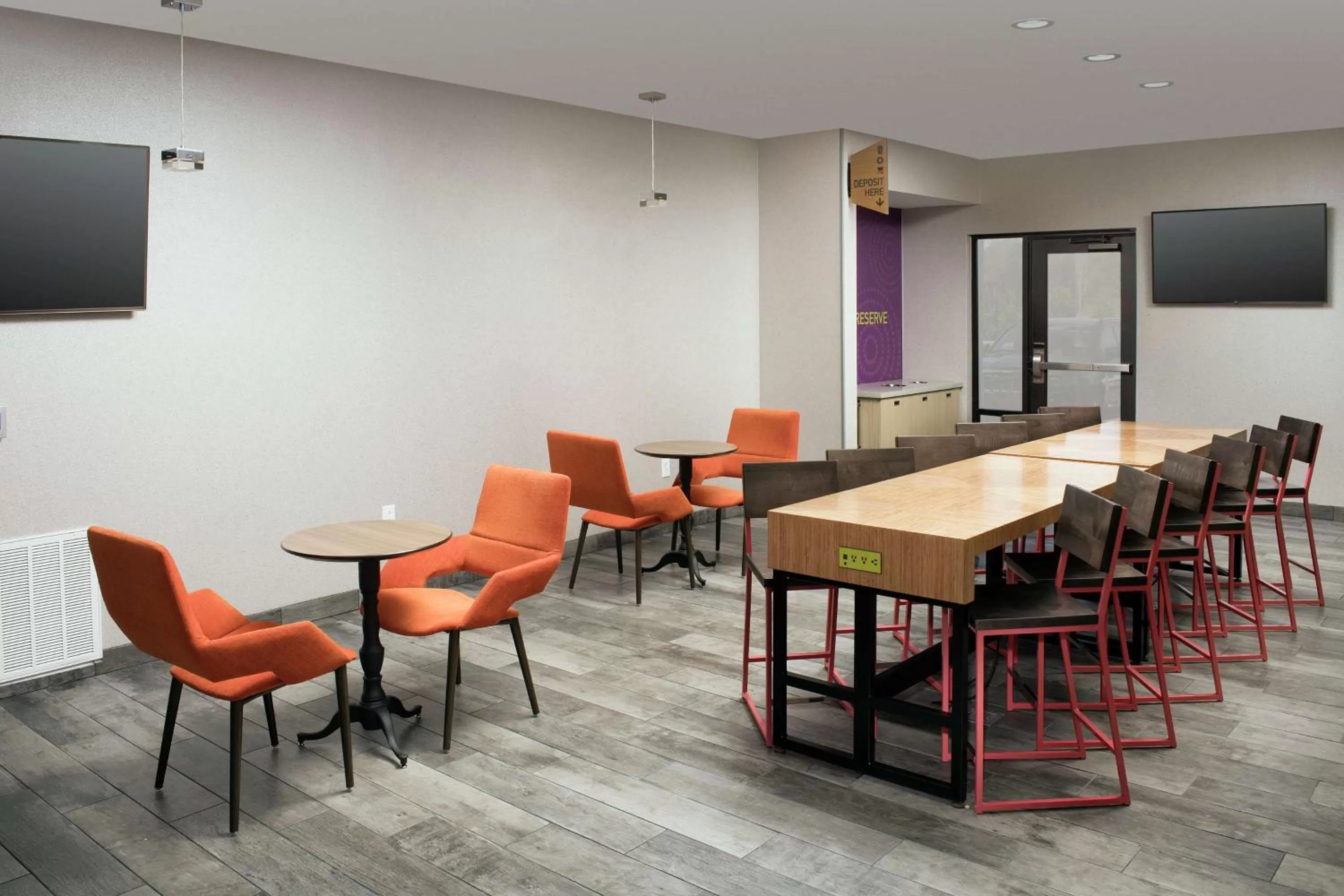 Breakfast in Home2 Suites By Hilton Murfreesboro