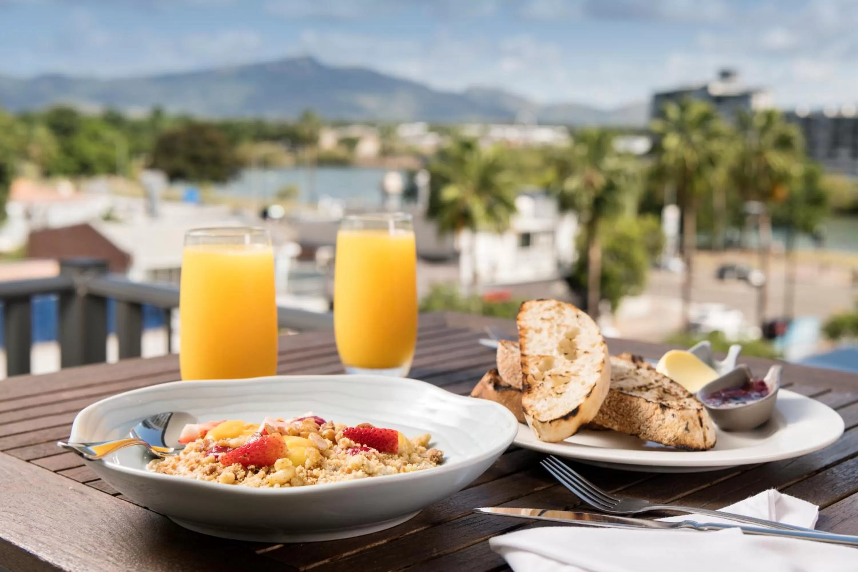 Breakfast in Grand Hotel and Apartments Townsville