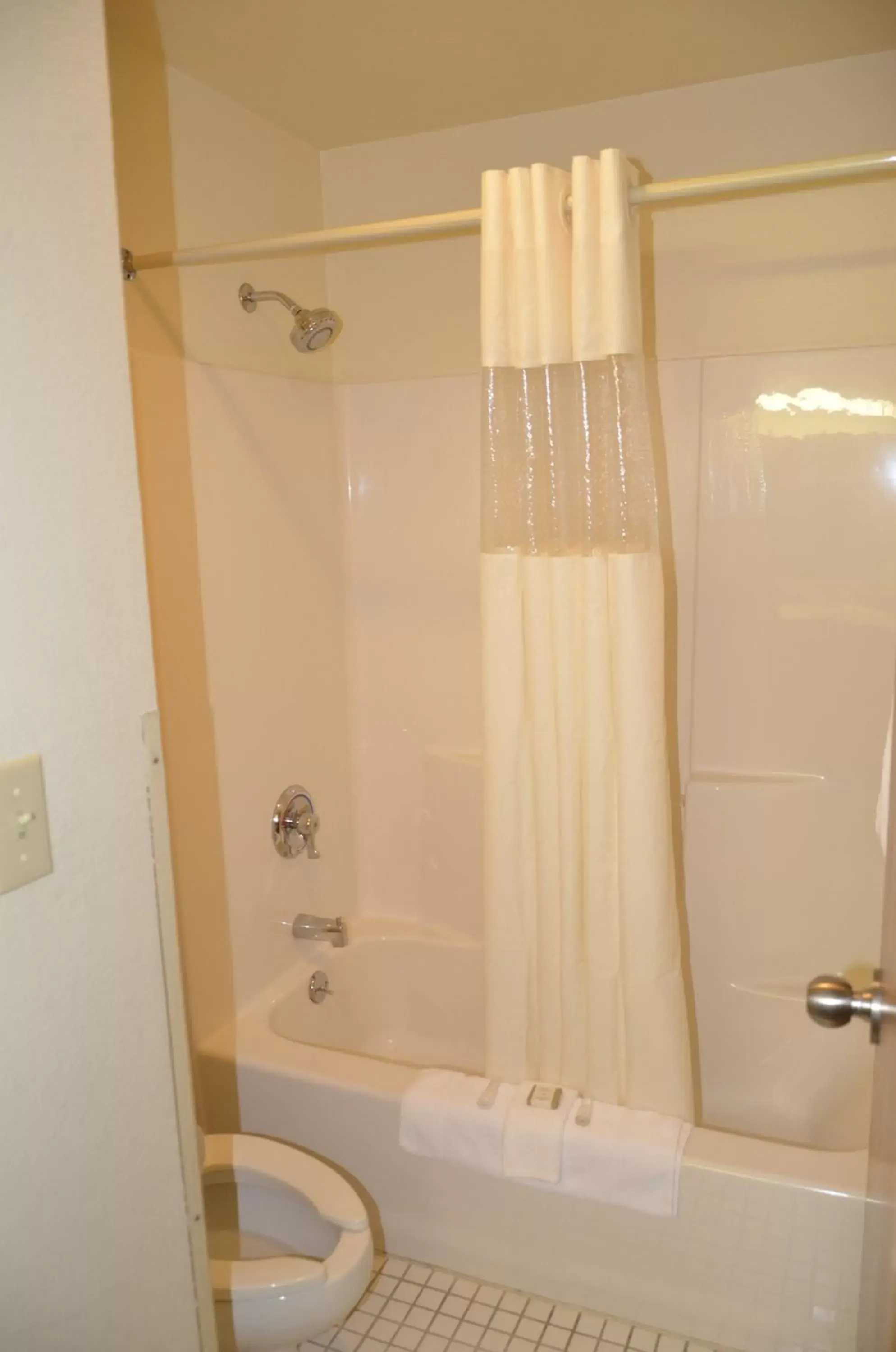 Shower, Bathroom in Baymont by Wyndham Davenport