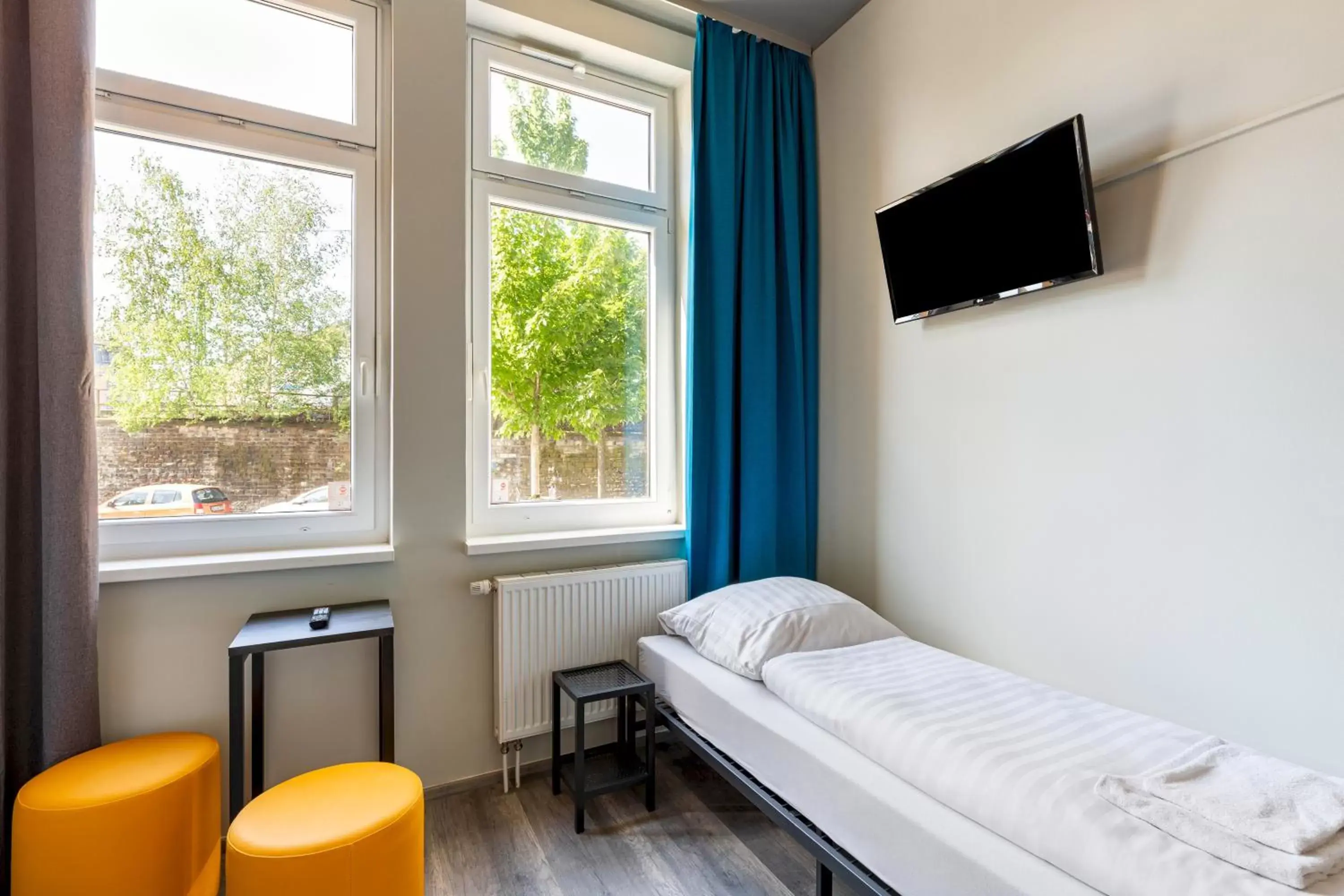 Photo of the whole room, Bed in a&o Aachen Hauptbahnhof