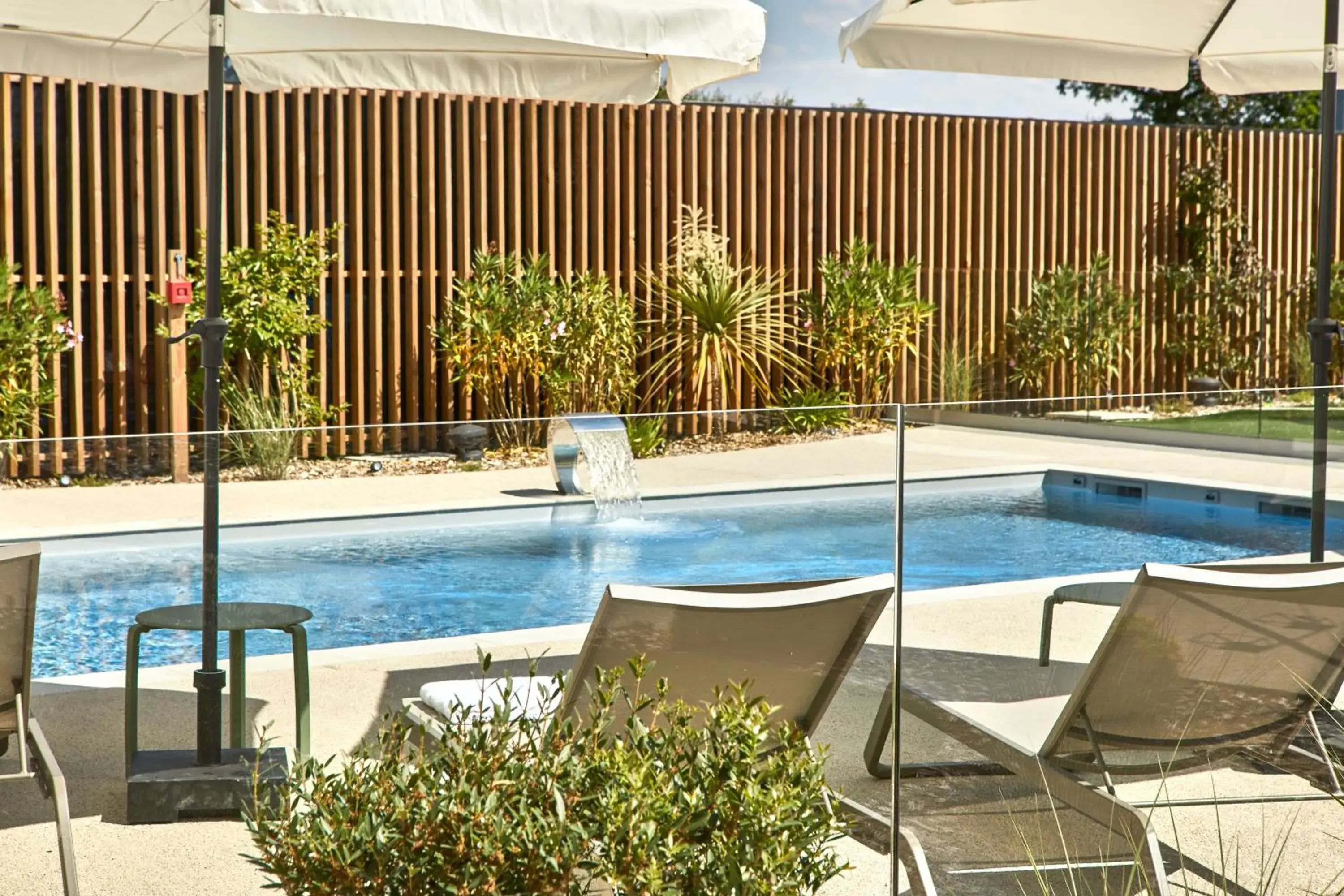 Swimming Pool in ibis Styles La Roche-sur-Yon