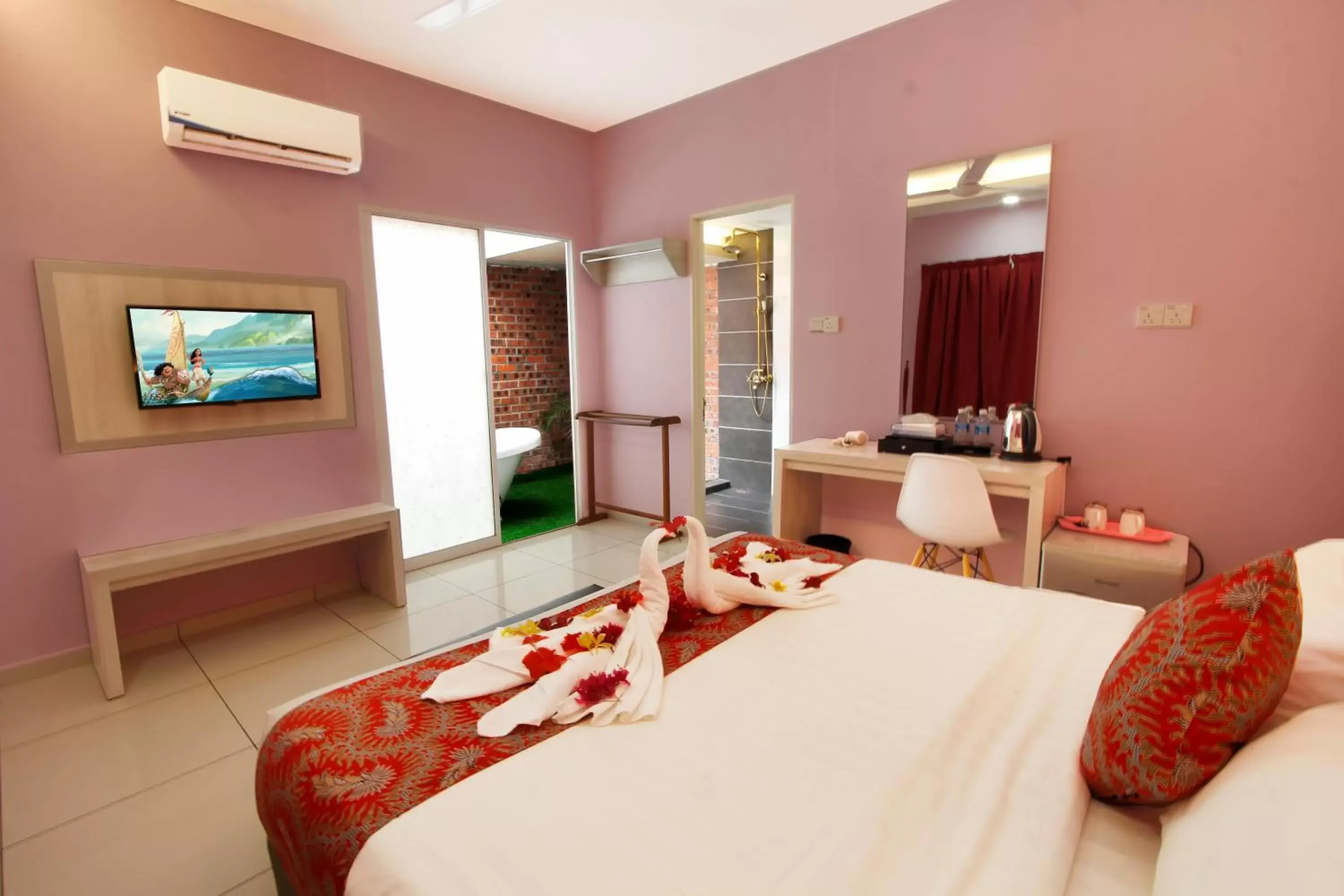 Bedroom, Bed in Lavigo Resort