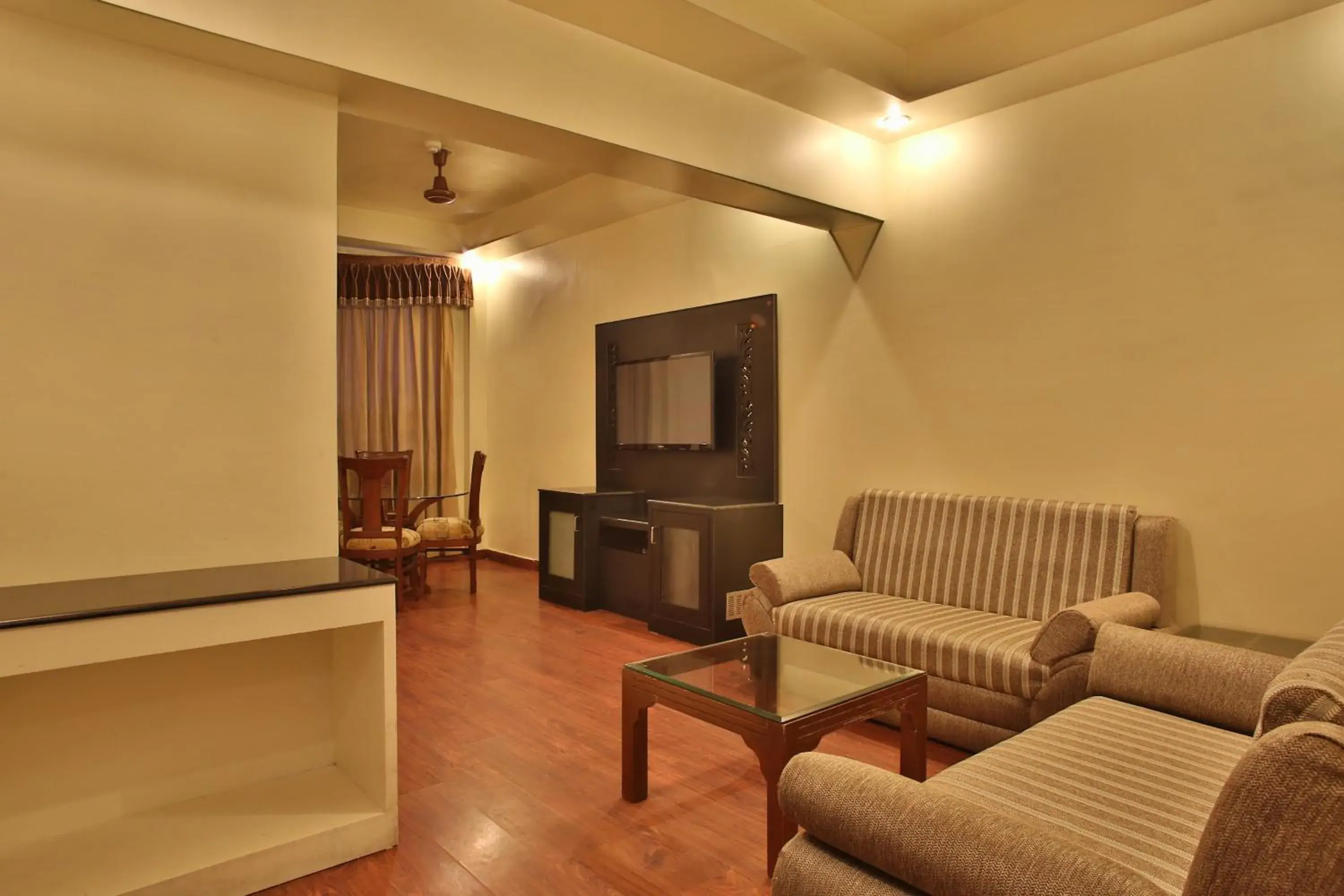 TV and multimedia, Lounge/Bar in Hotel The Grand Chandiram