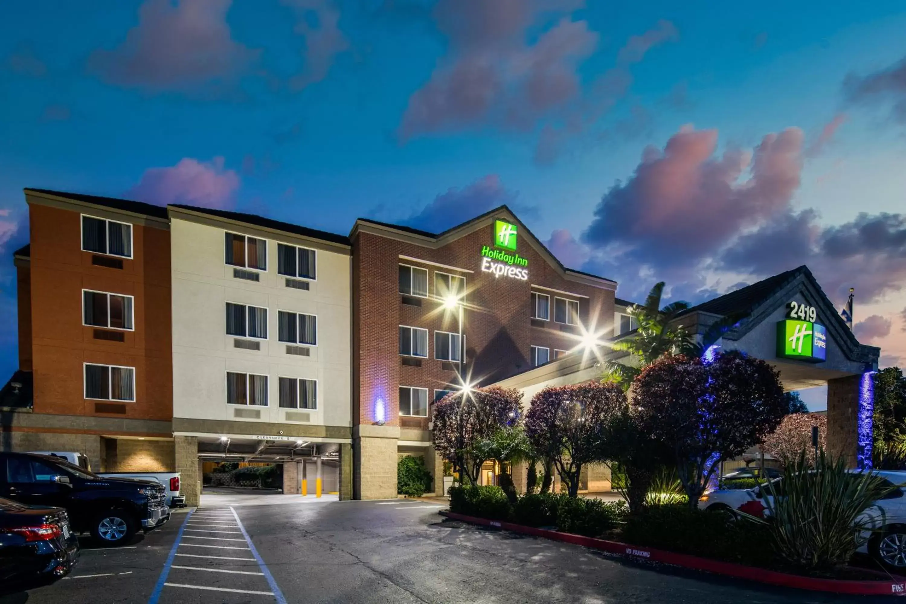 Property building in Holiday Inn Express Castro Valley - I-580 by IHG Property building in Holiday Inn Express Castro Valley - I-580 by IHG