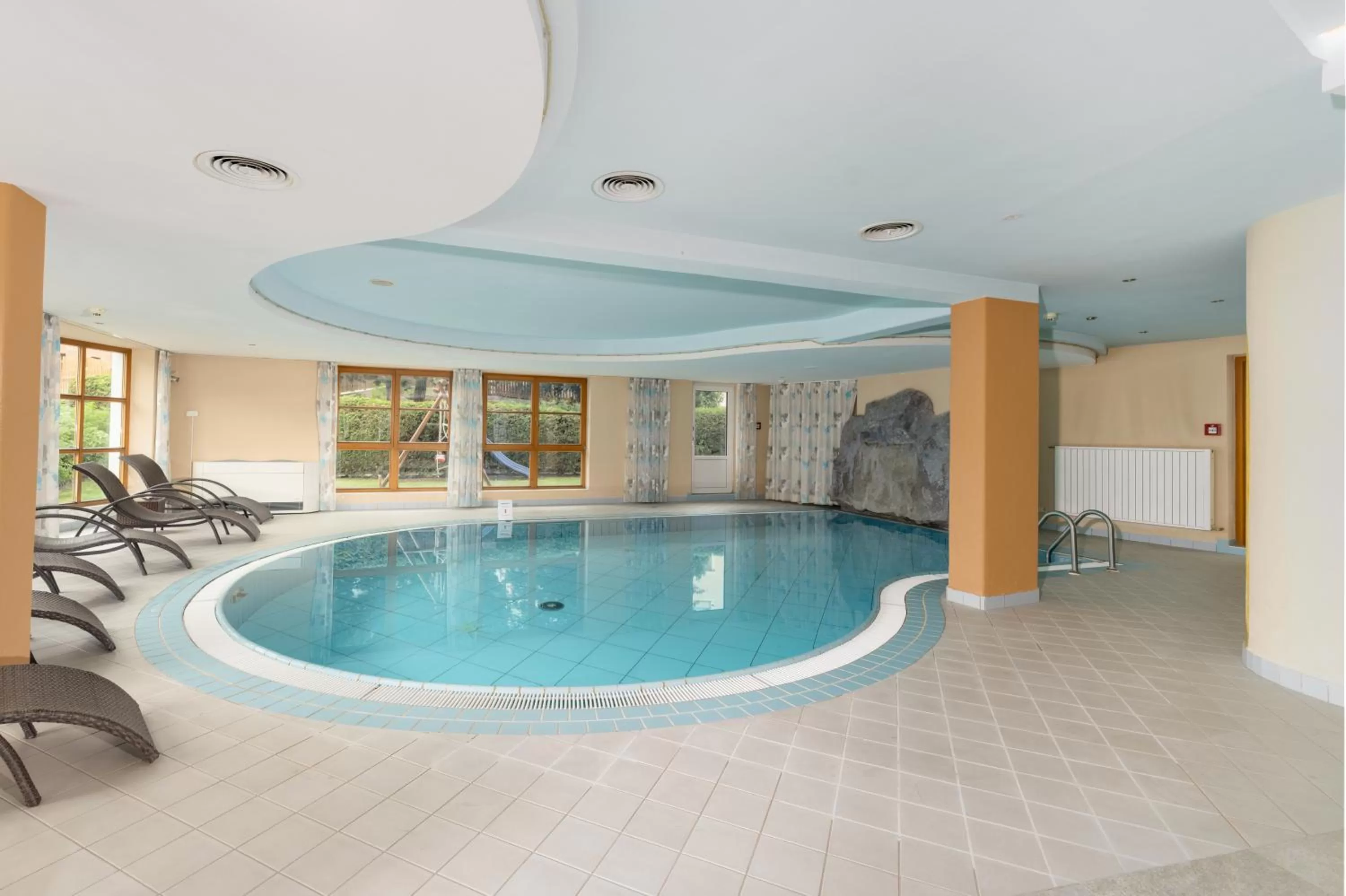Swimming pool in Hotel Schwarzer Adler
