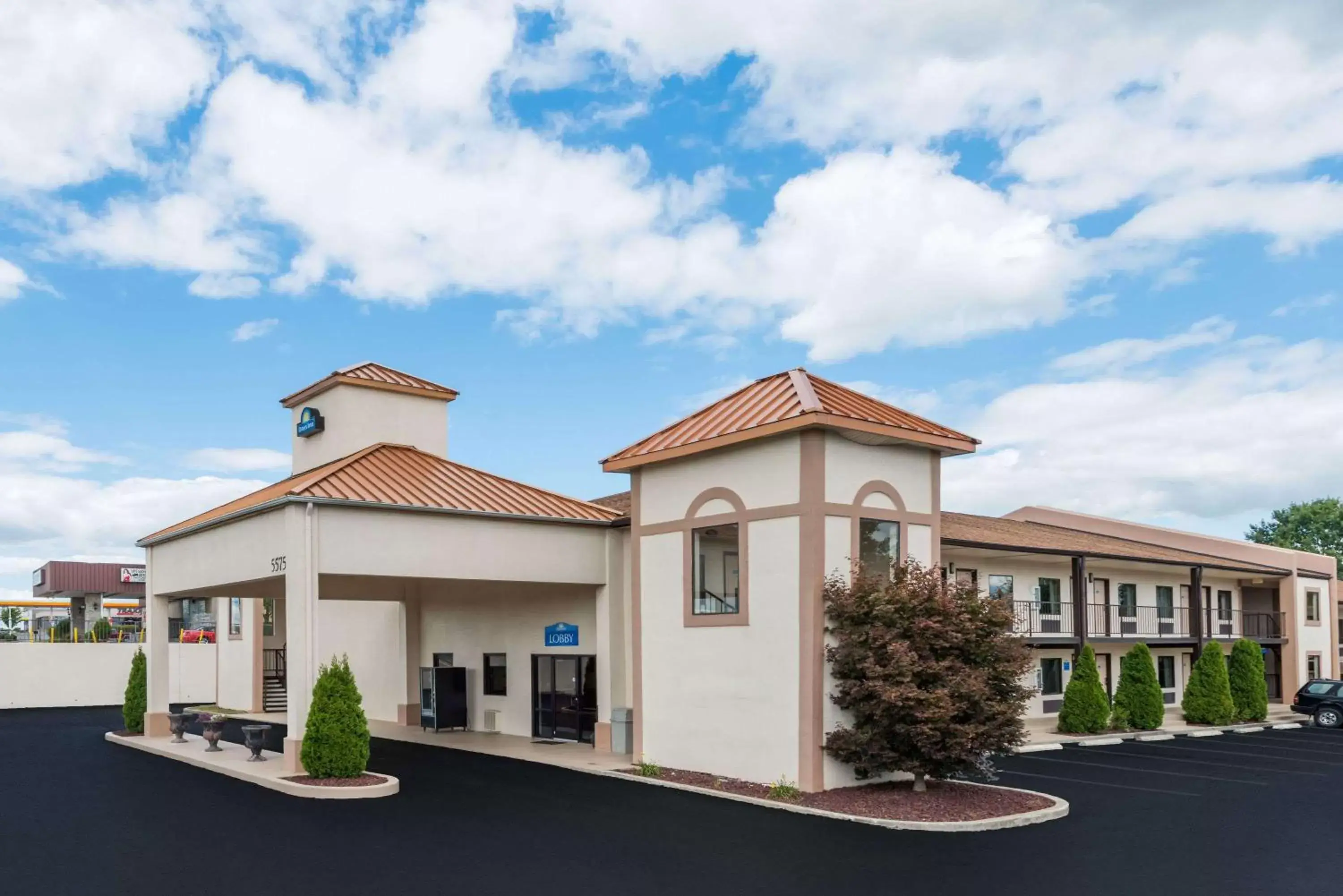 Property building in Days Inn Lexington SE Hamburg Property building in Days Inn Lexington SE Hamburg