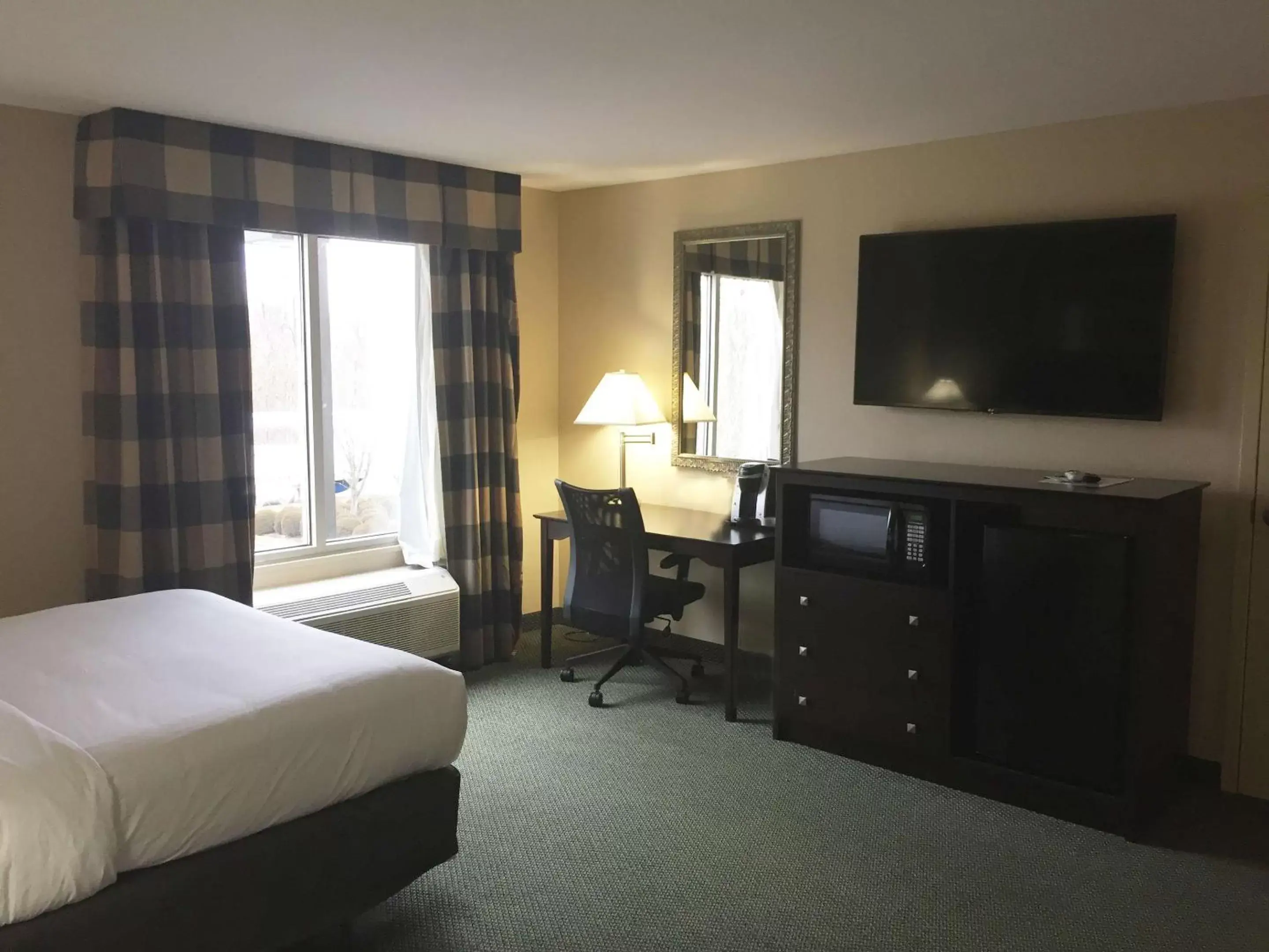 TV/Entertainment Center in Country Inn & Suites by Radisson, Elizabethtown, KY
