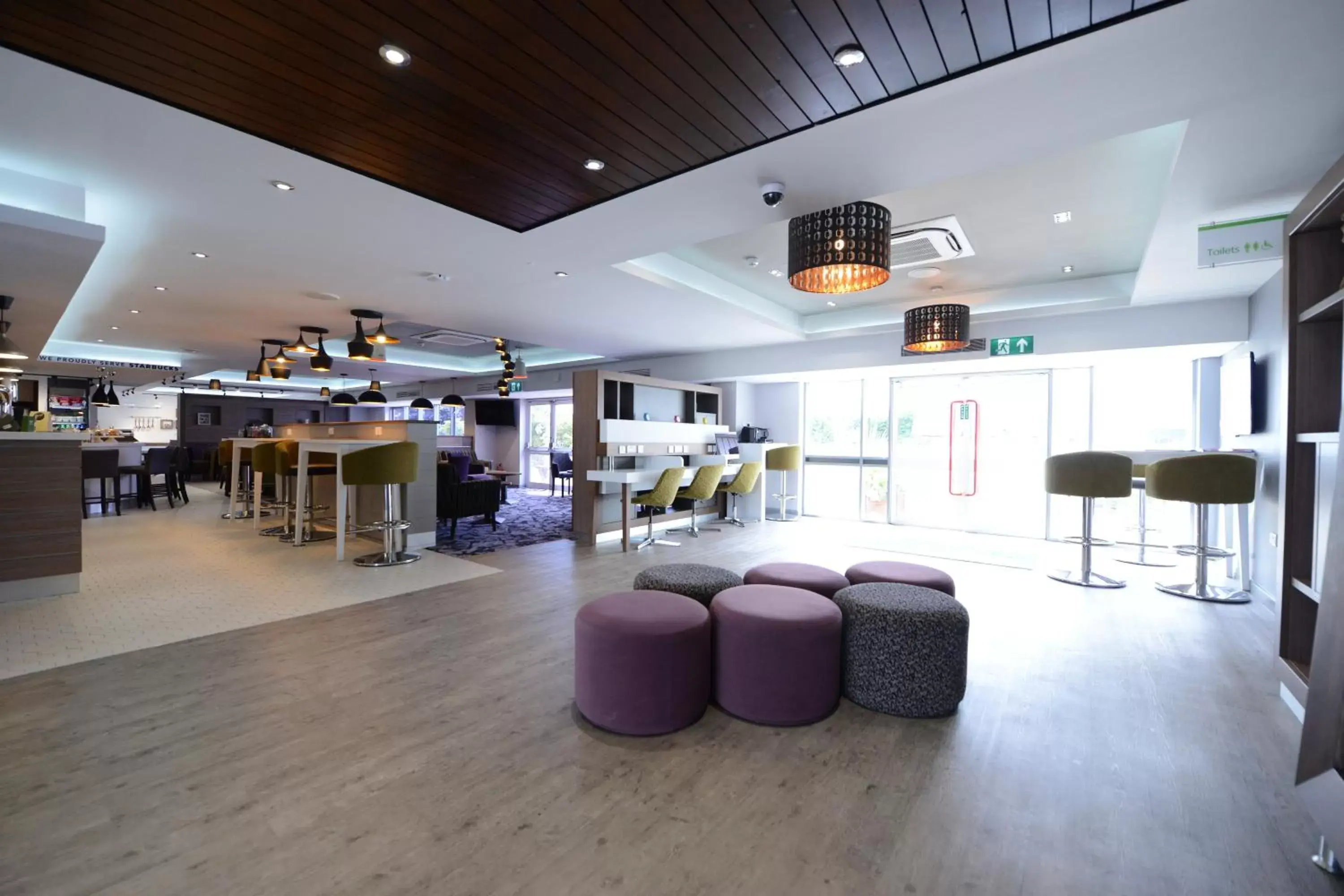 Property building, Lounge/Bar in Holiday Inn Wolverhampton - Racecourse, an IHG Hotel