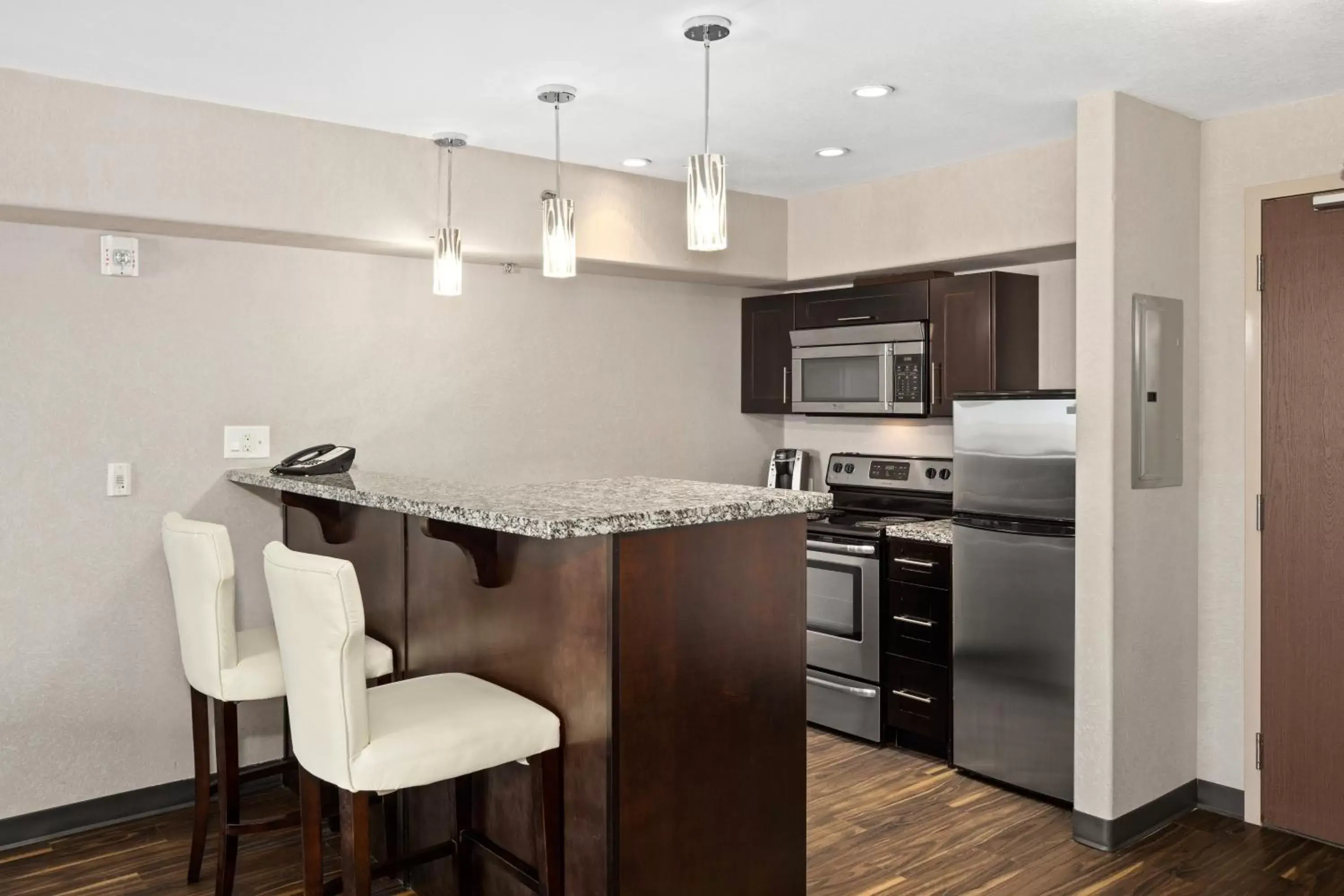 Kitchen or kitchenette, Kitchen/Kitchenette in Home Inn & Suites - Swift Current