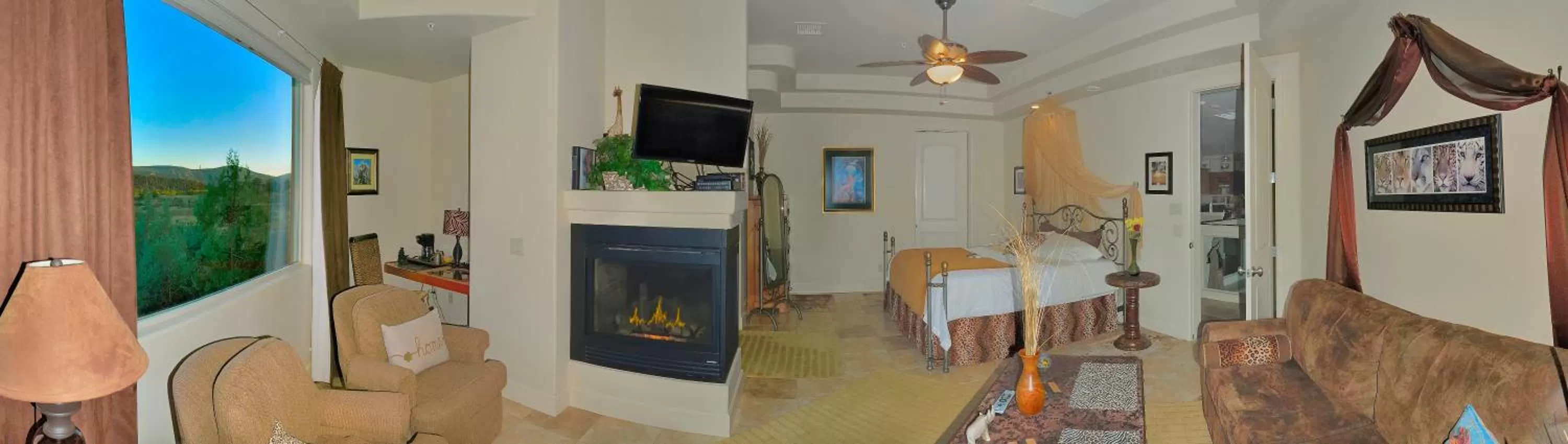 TV and multimedia in Sedona Cathedral Hideaway B&B & Spa