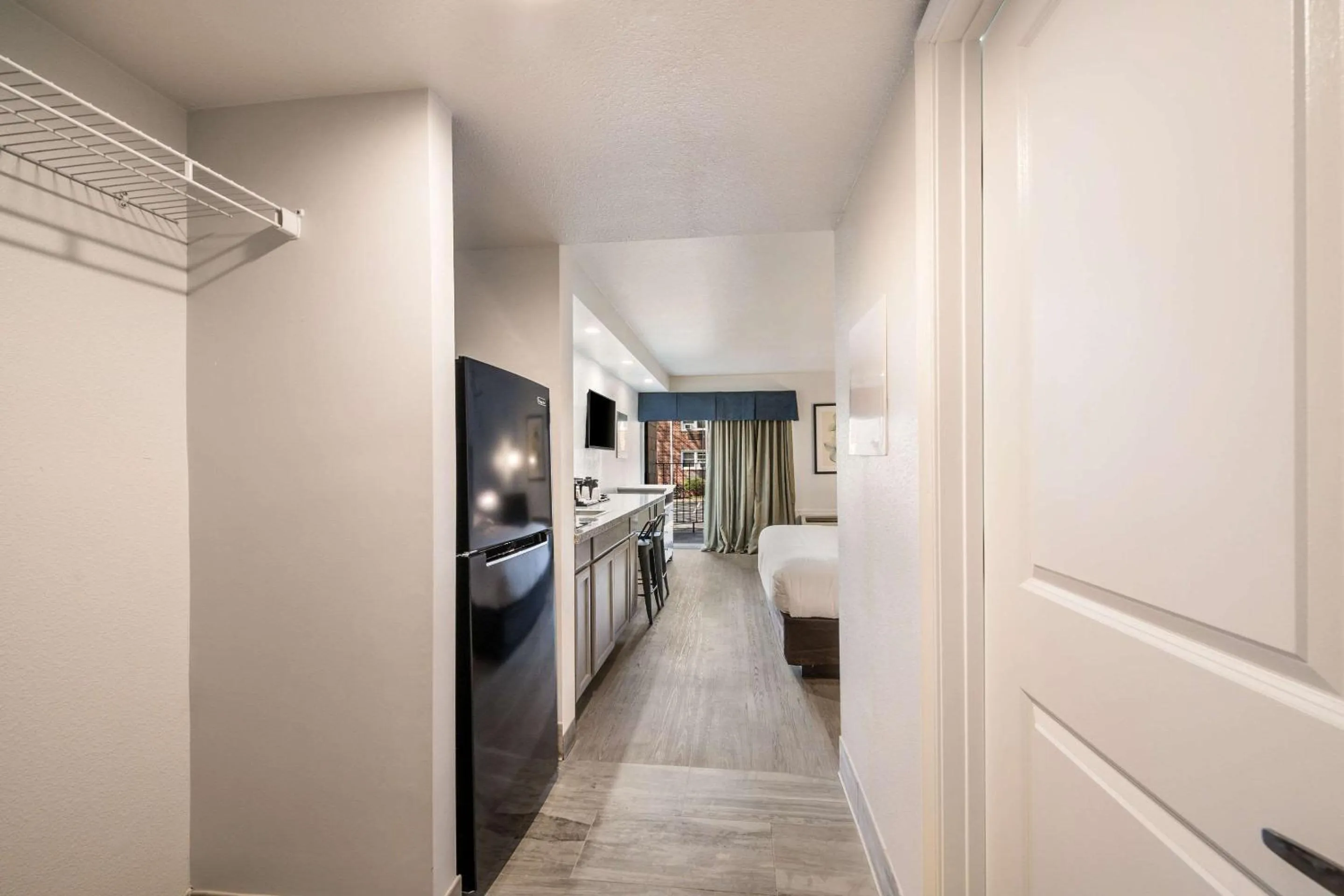 Photo of the whole room in Suburban Studios Williamsburg Central