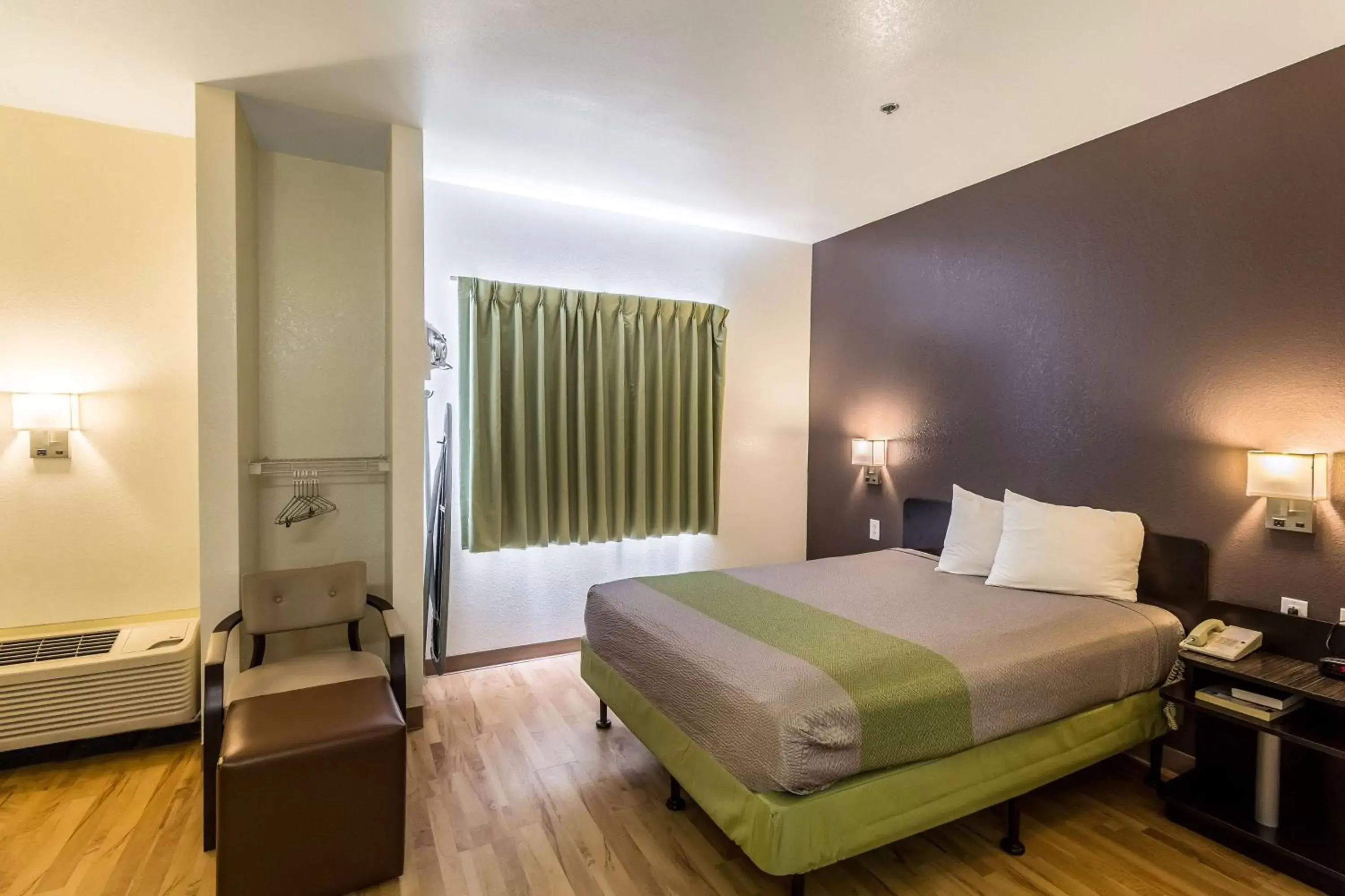 Photo of the whole room, Bed in Studio 6-Mcallen, TX Photo of the whole room, Bed in Studio 6-Mcallen, TX