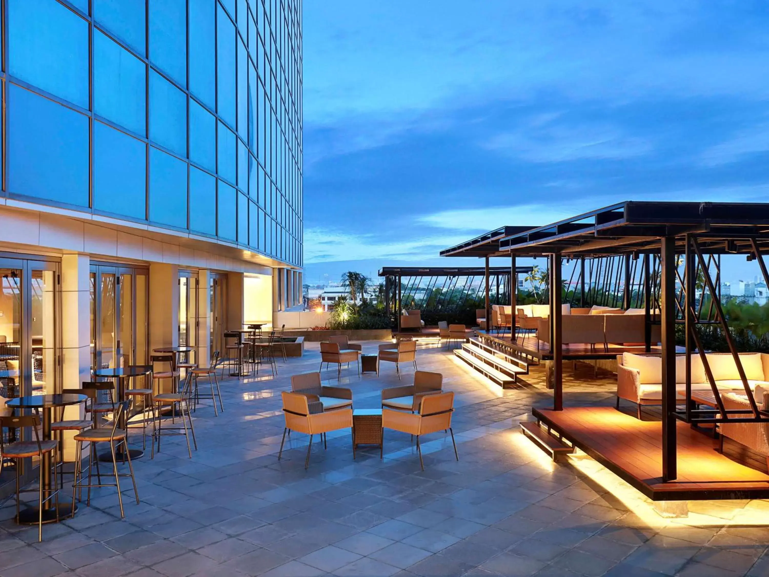 Lounge or bar, Restaurant/Places to Eat in Novotel Samator Surabaya Timur