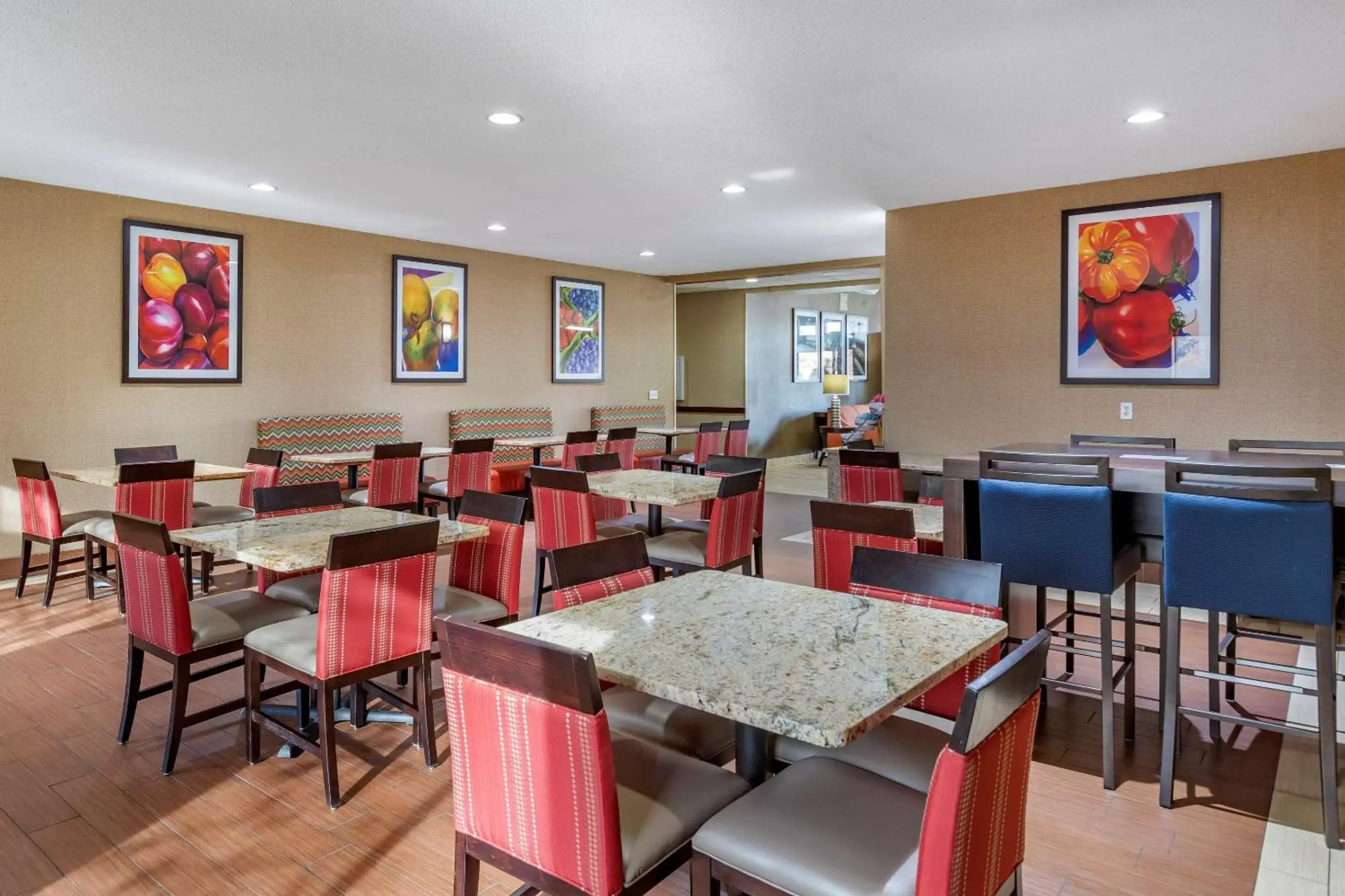 Restaurant/Places to Eat in Comfort Suites Southfield