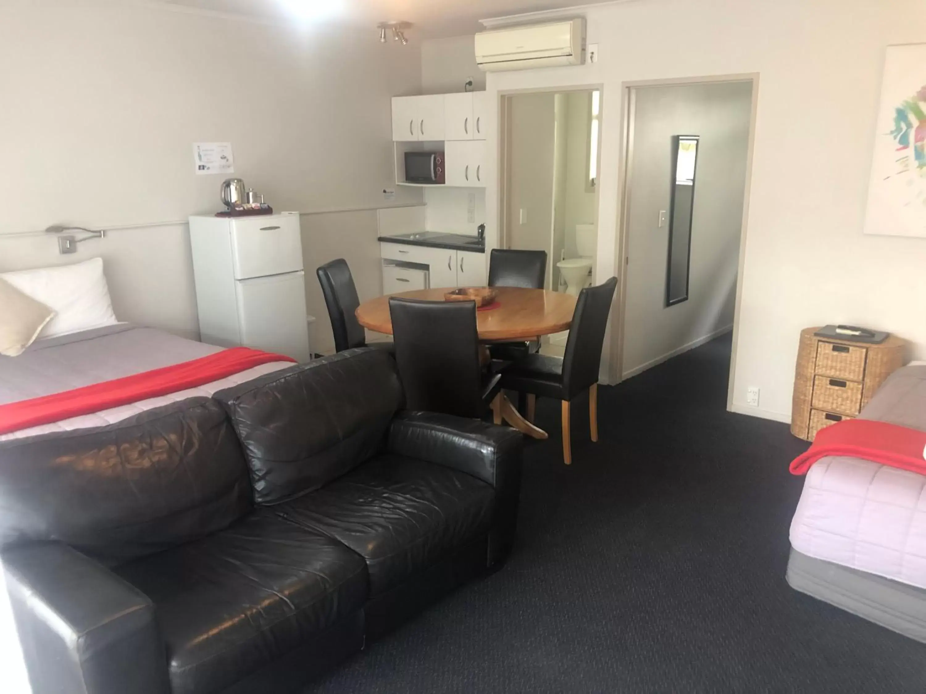 Seating Area in Absolute Lake View Motel