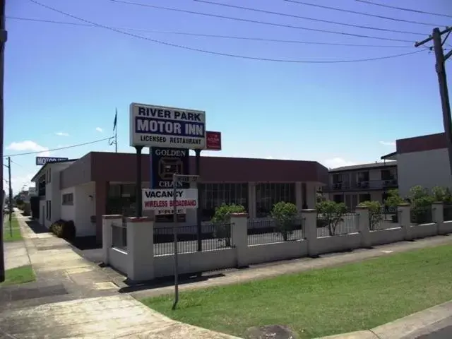 Property Building in River Park Motor Inn