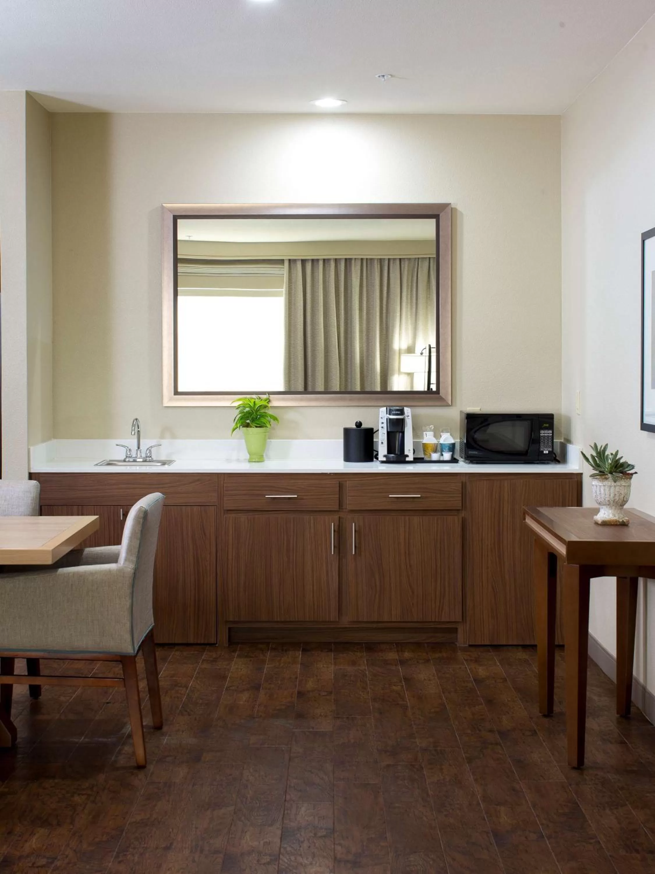 Kitchen or kitchenette in Longview Hilton Garden Inn